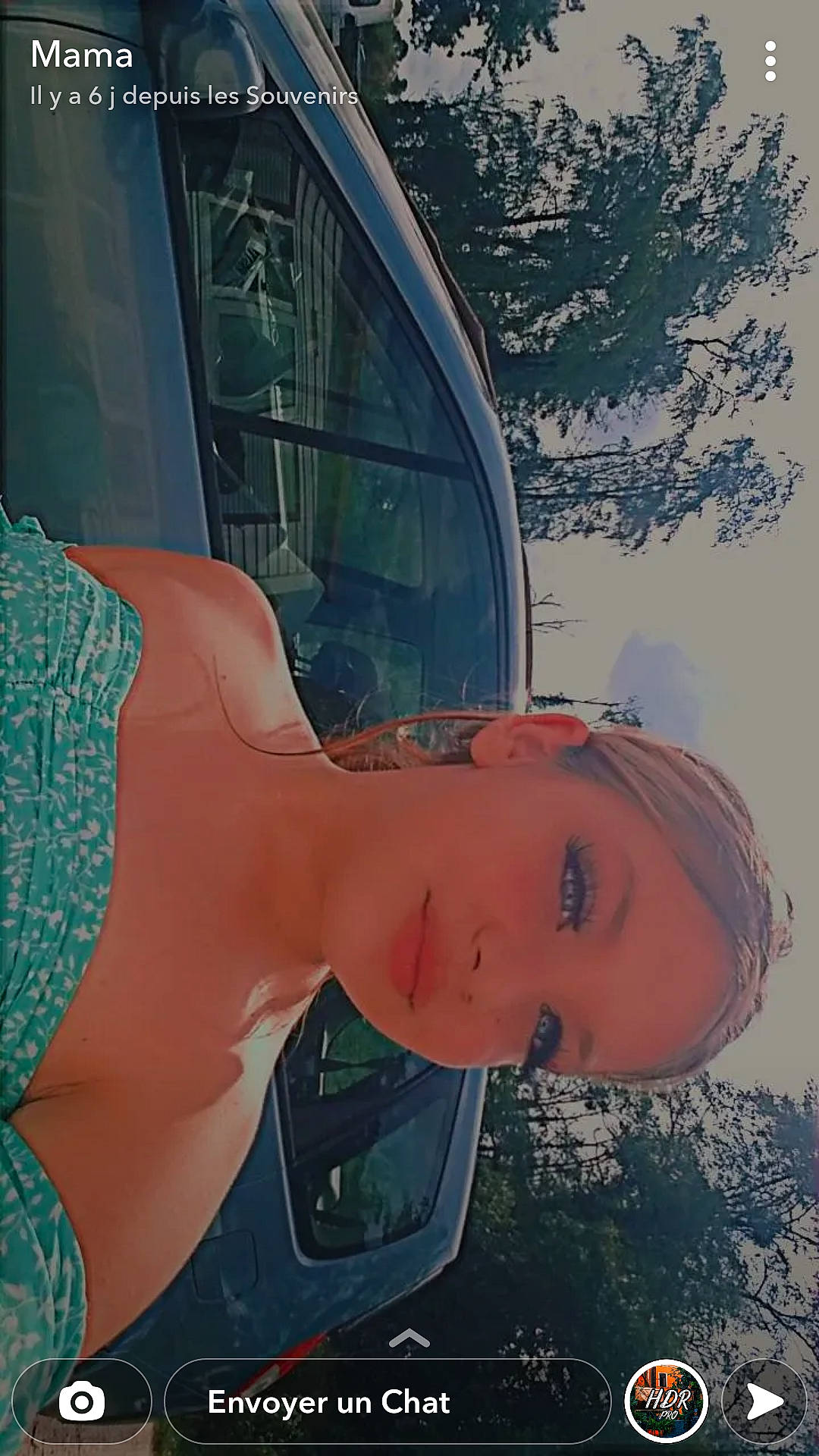 Kamli a rejoint le concours — aidez-le/la à gagner de superbes lots ! art, automotive_design, automotive_exterior, automotive_lighting, bumper, chest, dress, electric_blue, eyewear, happy, hood, human_leg, leisure, motor_vehicle, person, personal_protective_equipment, tints_and_shades, tree, trunk, vehicle_door