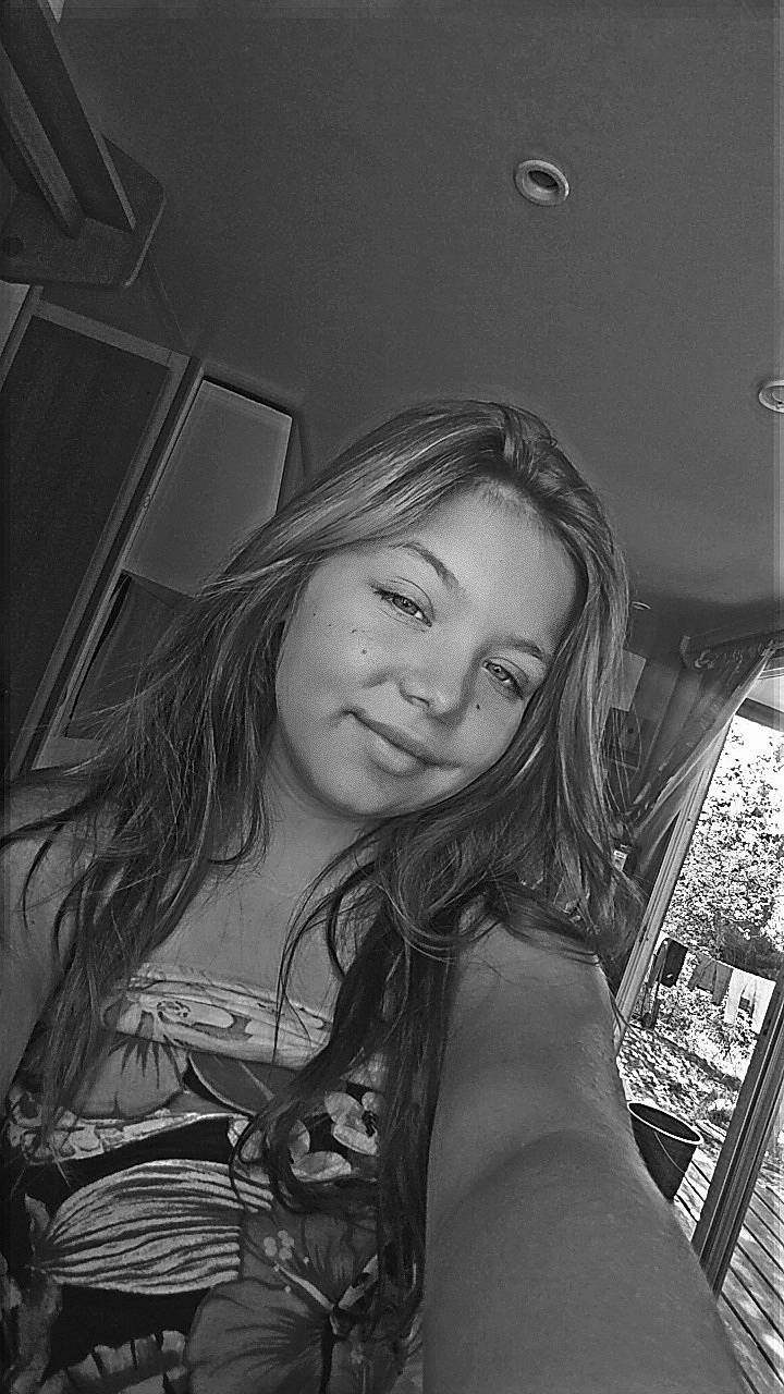 Kamli a rejoint le concours — aidez-le/la à gagner de superbes lots ! black, black_and_white, black_hair, blond, cool, eyebrow, eyelash, flash_photography, fun, hair, hairstyle, happy, joy, lip, long_hair, monochrome, monochrome_photography, mouth, person, shoulder