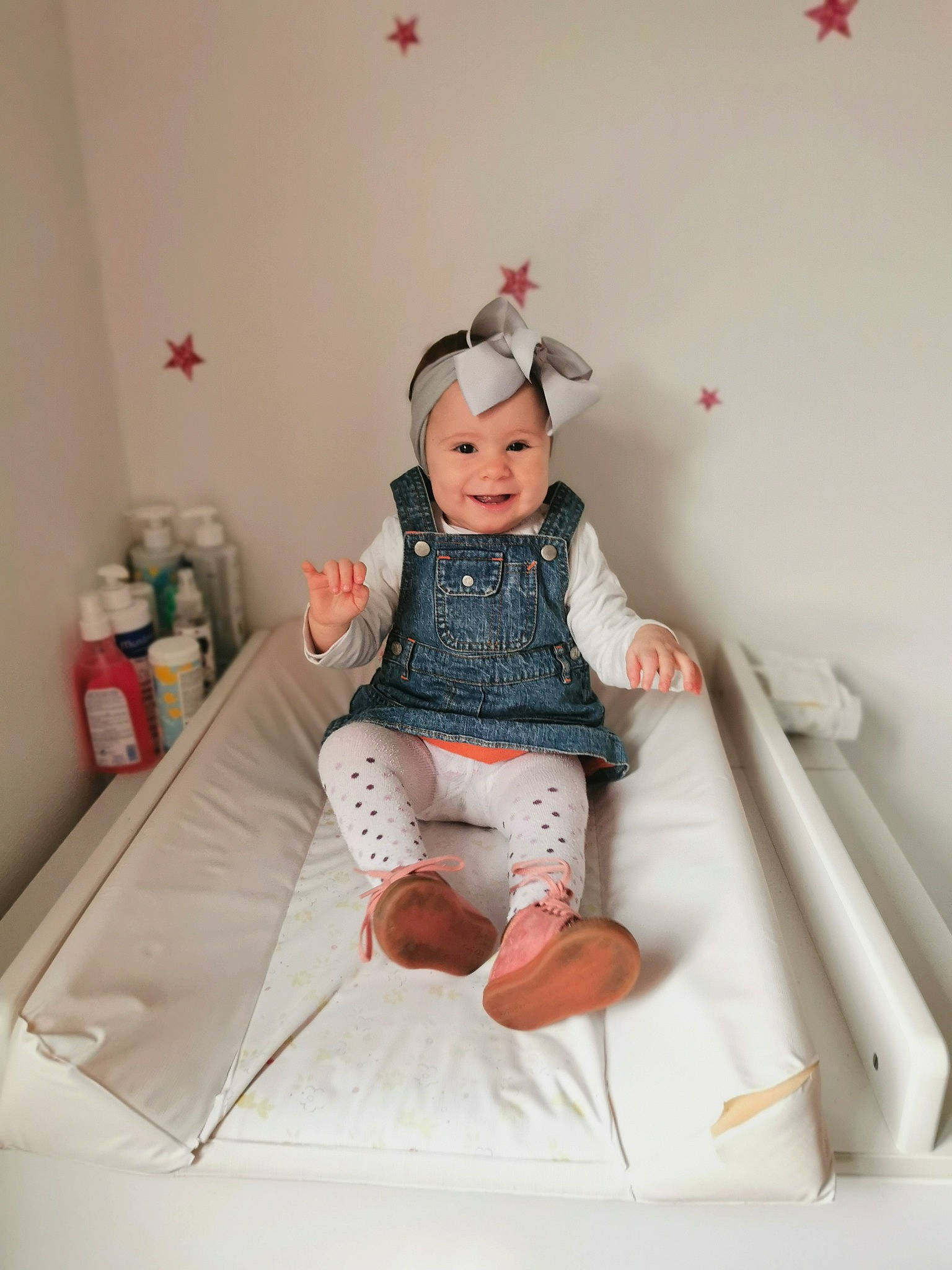 Cecilia participe au concours pour gagner de l'argent avec cette photo : baby, baby_toddler_clothing, carmine, child, comfort, doll, fun, happy, headwear, human_leg, joy, knee, linens, paper, pattern, person, room, sitting, sleeve, sock