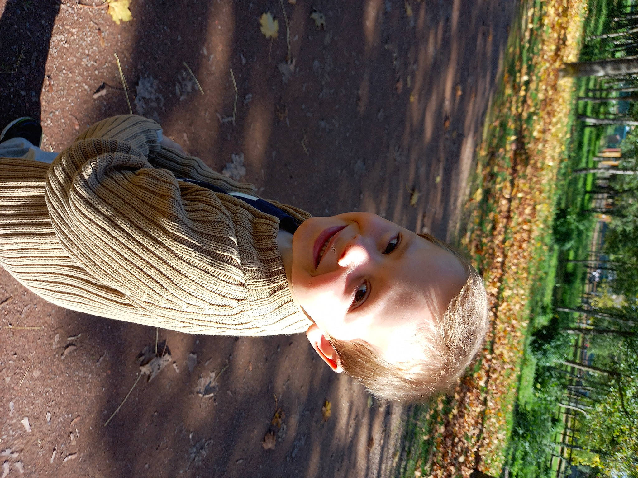 Tyson participe au concours pour gagner de l'argent avec cette photo : agriculture, child, eye, field, fun, grass, happy, hat, joy, landscape, leisure, people_in_nature, person, plant, plant_stem, portrait_photography, smile, tree, trunk, wood