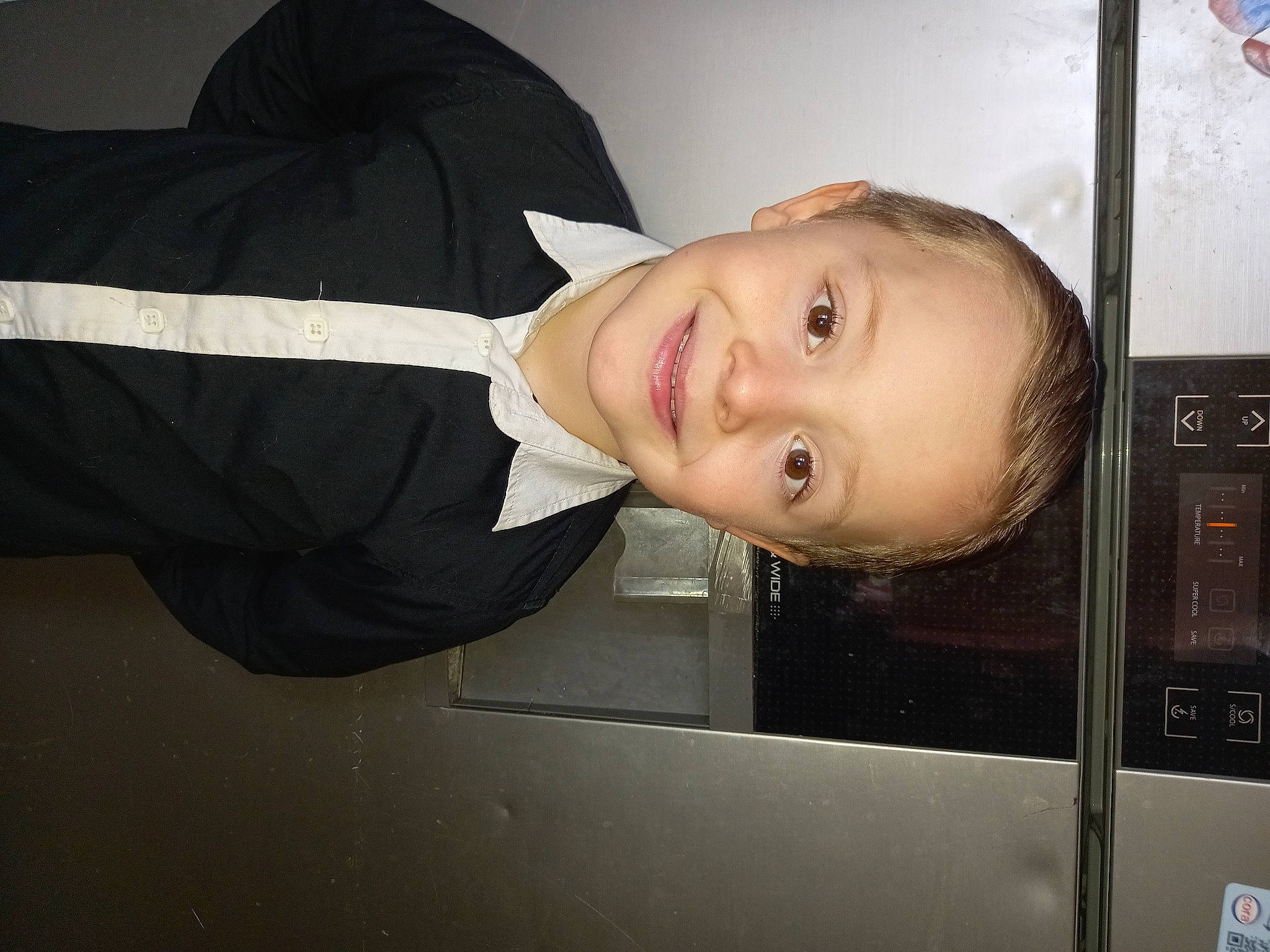 Tyson a rejoint le concours — aidez-le/la à gagner de superbes lots ! cheek, child, eyebrow, flash_photography, fun, gas, happy, jaw, joy, machine, nose, person, room, sleeve, smile