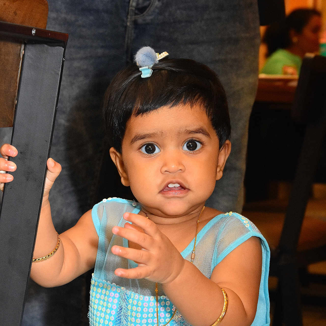 Roxy Roselle participe au concours pour gagner de l'argent avec cette photo : adult, baby, blue_dress, bracelet, chair, child, curious, cute, expression, family, hair_clip, hand, indoor, jewelry, people, person, portrait, standing, toddler, wide_eyes