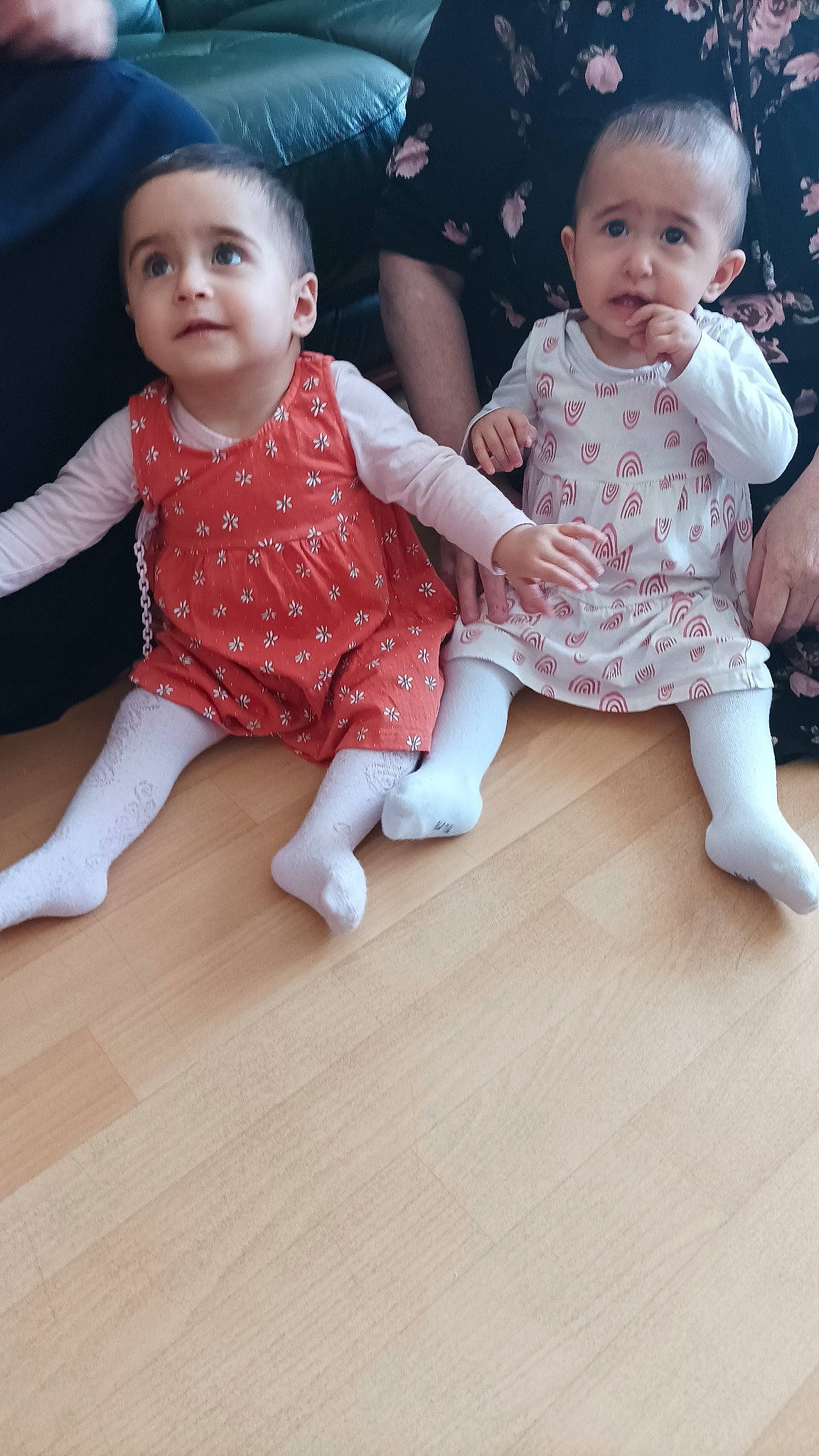 Eslina-eslem participe au concours pour gagner de l'argent avec cette photo : baby, baby_toddler_clothing, cheek, dress, eye, face, facial_expression, gesture, hairstyle, happy, head, human_body, iris, joint, mammal, person, product, skin, sleeve, white