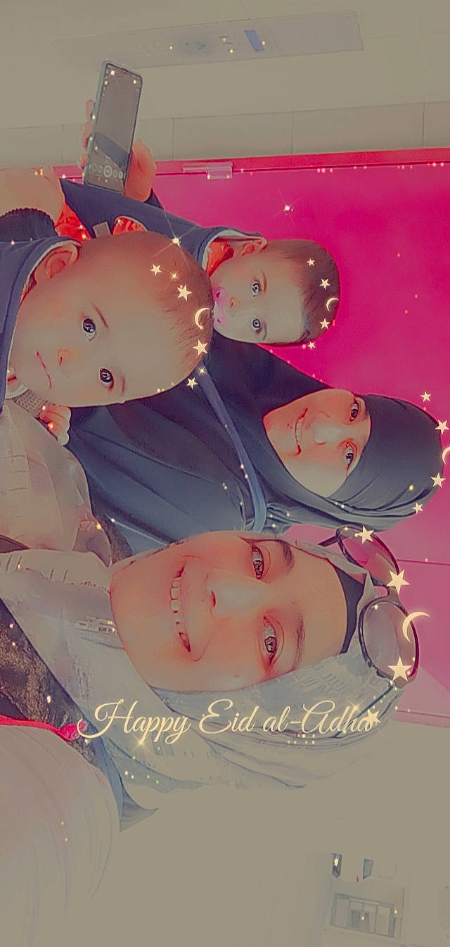 Esila-su participe au concours pour gagner de l'argent avec cette photo : art, black_hair, carmine, child, eyelash, fashion_accessory, fun, happy, helmet, illustration, joy, lip, material_property, party_supply, pattern, person, pink, plant, stuffed_toy, teddy_bear