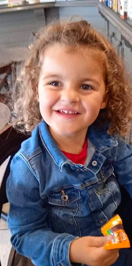 Liyah a rejoint le concours — aidez-le/la à gagner de superbes lots ! cheek, clothing, eye, face, fashion, flash_photography, forehead, hair, hairstyle, happy, head, iris, joy, lip, mammal, mouth, nose, outerwear, person, skin