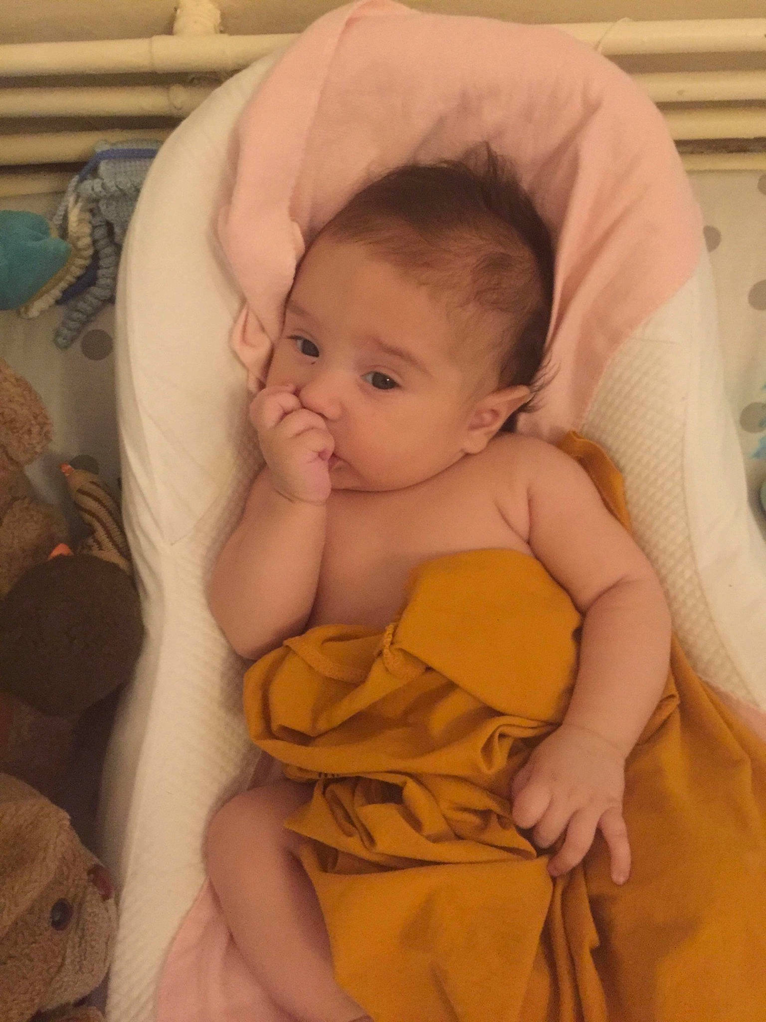 Brigitte participe au concours pour gagner de l'argent avec cette photo : arm, baby, baby_toddler_clothing, cheek, chest, chin, comfort, eye, eyebrow, finger, hand, human_body, iris, neck, nose, person, skin, stomach, thumb, toddler