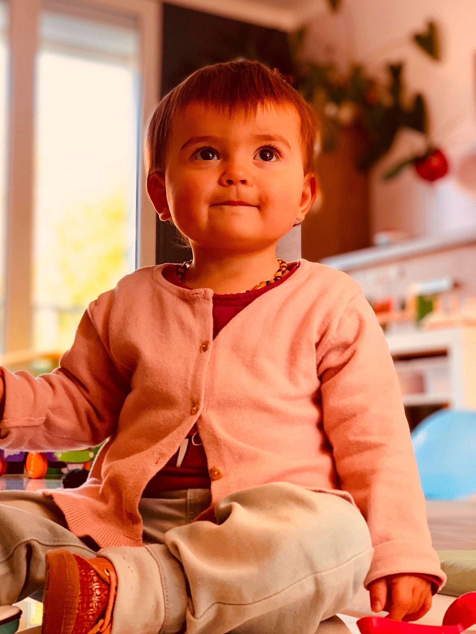 Léonie participe au concours pour gagner de l'argent avec cette photo : baby, beauty, child, person, play, sitting, skin, smile, toddler