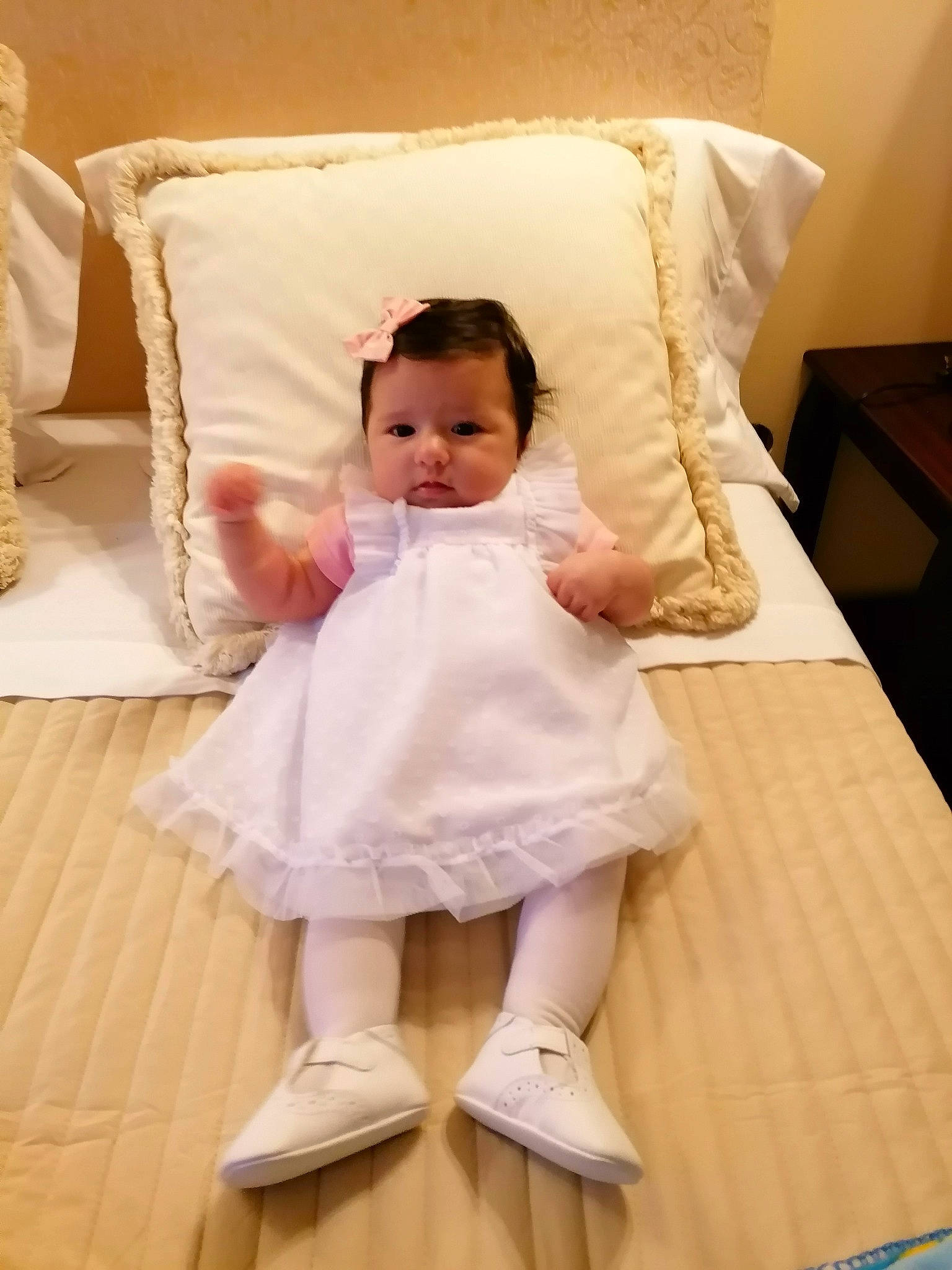 Mariana a rejoint le concours — aidez-le/la à gagner de superbes lots ! baby, baby_toddler_clothing, bedding, comfort, day_dress, dress, floor, flooring, hairstyle, happy, hardwood, linens, pattern, person, pink, shoulder, sitting, skin, sleeve, toddler