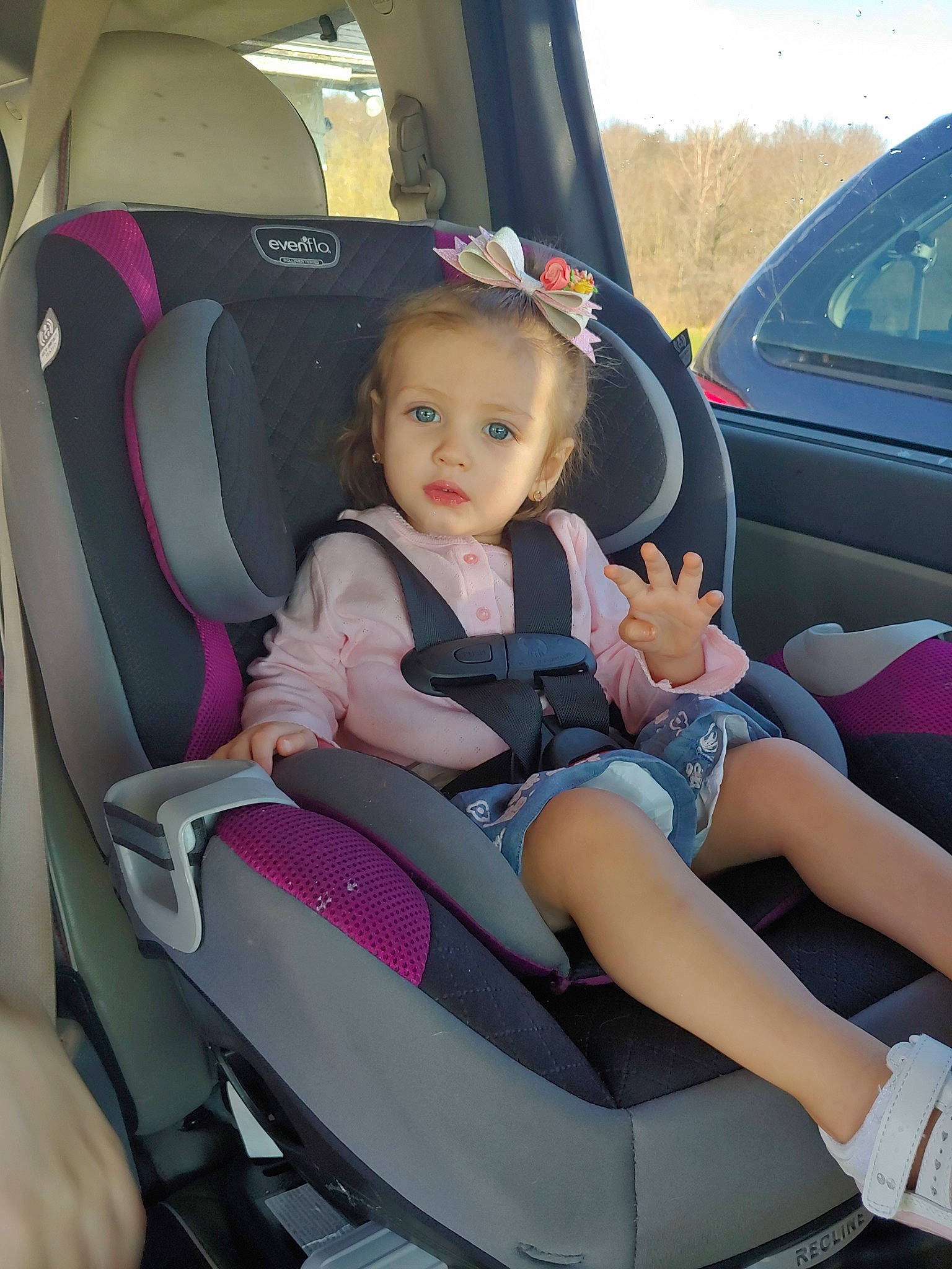 Sidney is registered to the contest to win money with this photo: auto_part, baby_carriage, baby_in_car_seat, baby_products, car_seat, car_seat_cover, child, comfort, family_car, head_restraint, person, product, seat_belt, vehicle