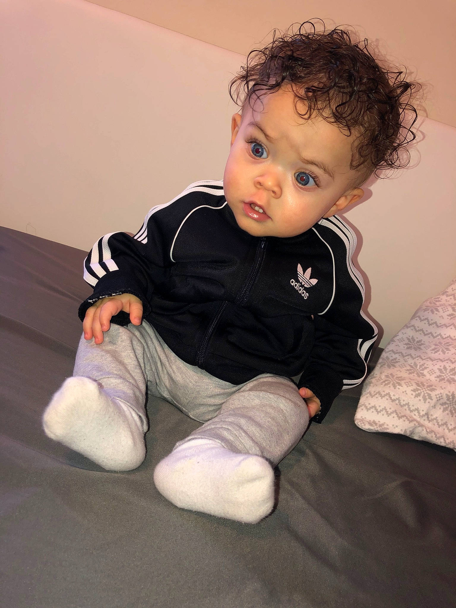 Semaj is registered to the contest to win money with this photo: arm, baby, cheek, child, joint, leg, person, photography, sitting, skin, smile, toddler