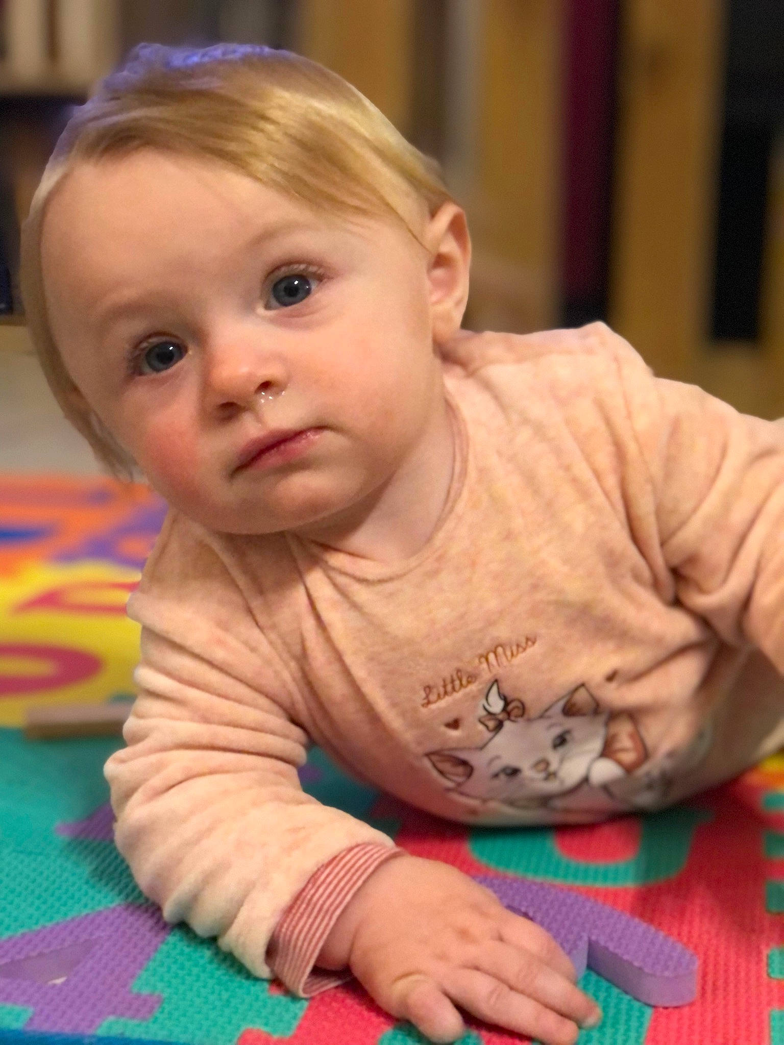 Kyara participe au concours pour gagner de l'argent avec cette photo : baby, baby_toddler_clothing, cheek, child, chin, face, facial_expression, floor, flooring, fun, happy, head, iris, nose, people, person, room, skin, toddler, tummy_time