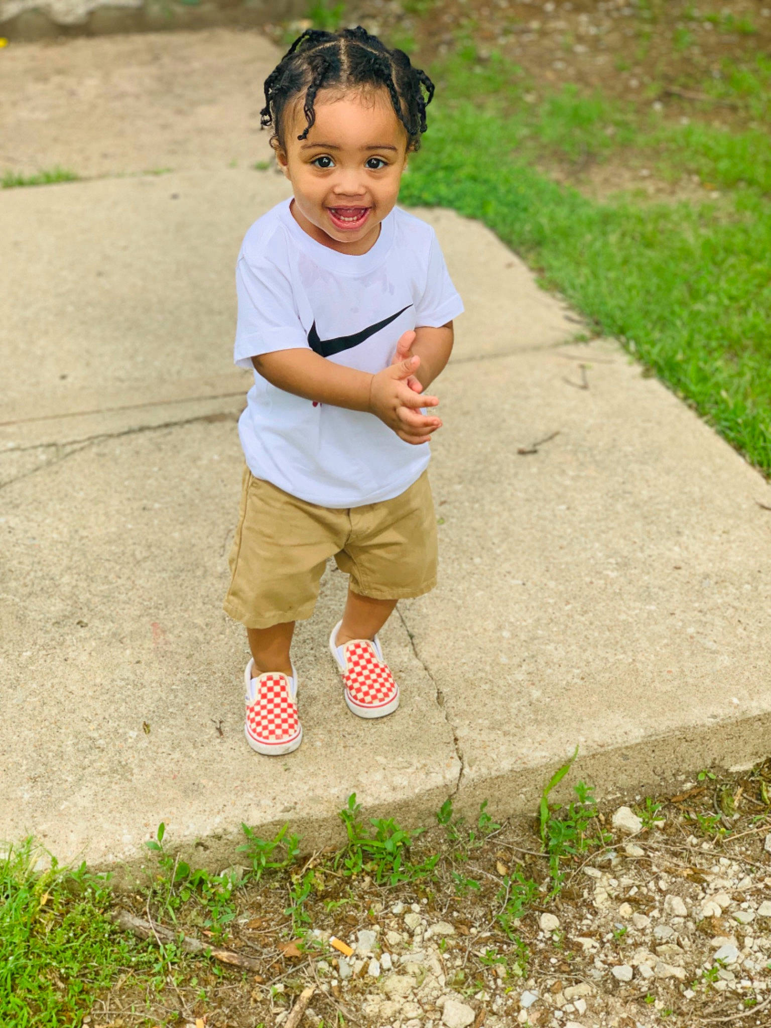 Davon is registered to the contest to win money with this photo: baby, child, face, facial_expression, fun, grass, green, happy, head, joy, leaf, people, person, photography, plant, play, skin, smile, summer, toddler