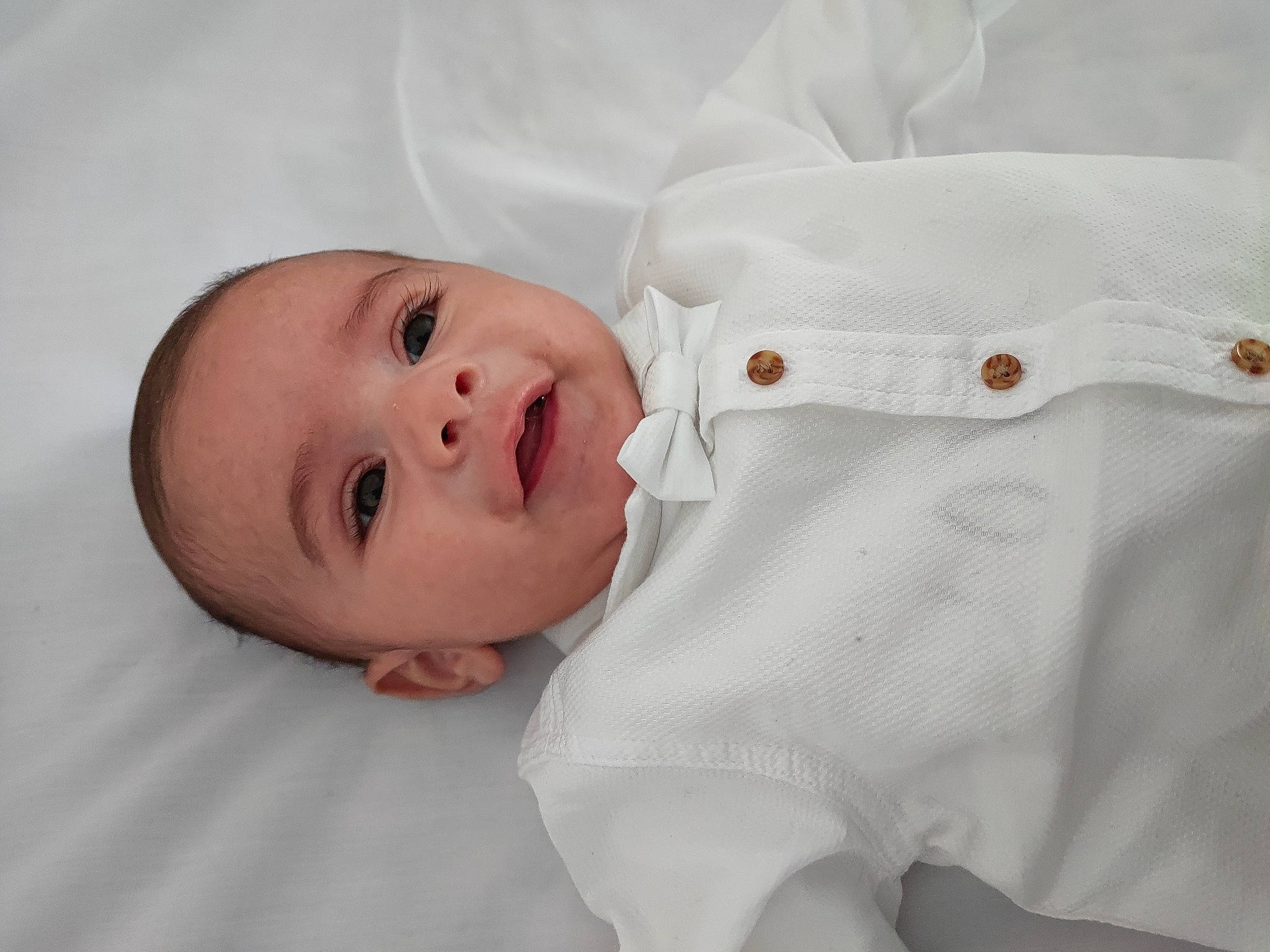 Imran participe au concours pour gagner de l'argent avec cette photo : baby, baby_toddler_clothing, child, collar, comfort, happy, linens, pattern, person, portrait_photography, skin, sleeve, smile, toddler