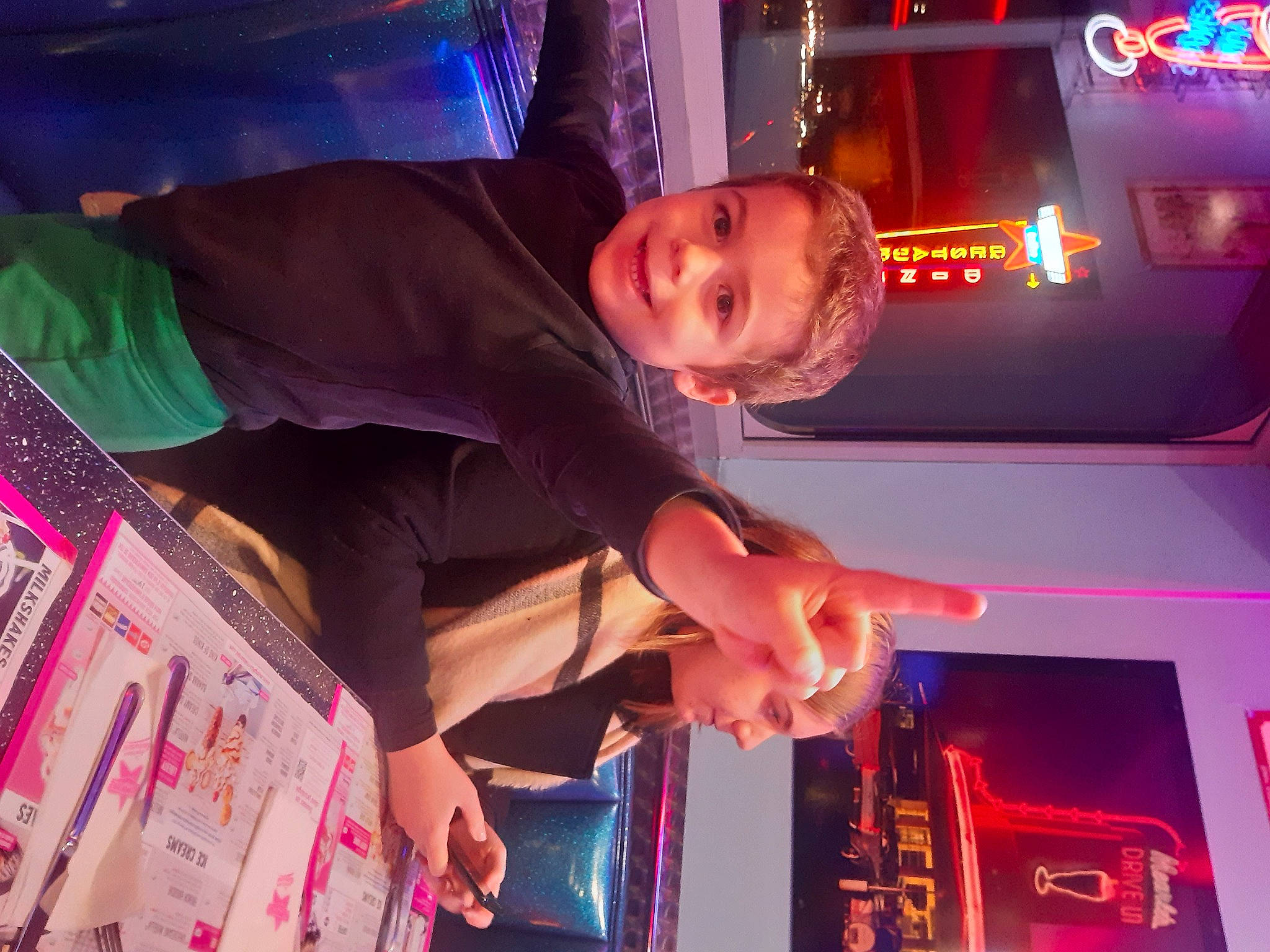 Jules participe au concours pour gagner de l'argent avec cette photo : bar, bartender, drink, entertainment, event, fun, games, hat, indoor_games_and_sports, joy, leisure, lighting, machine, magenta, party, performance, person, recreation, room, smile