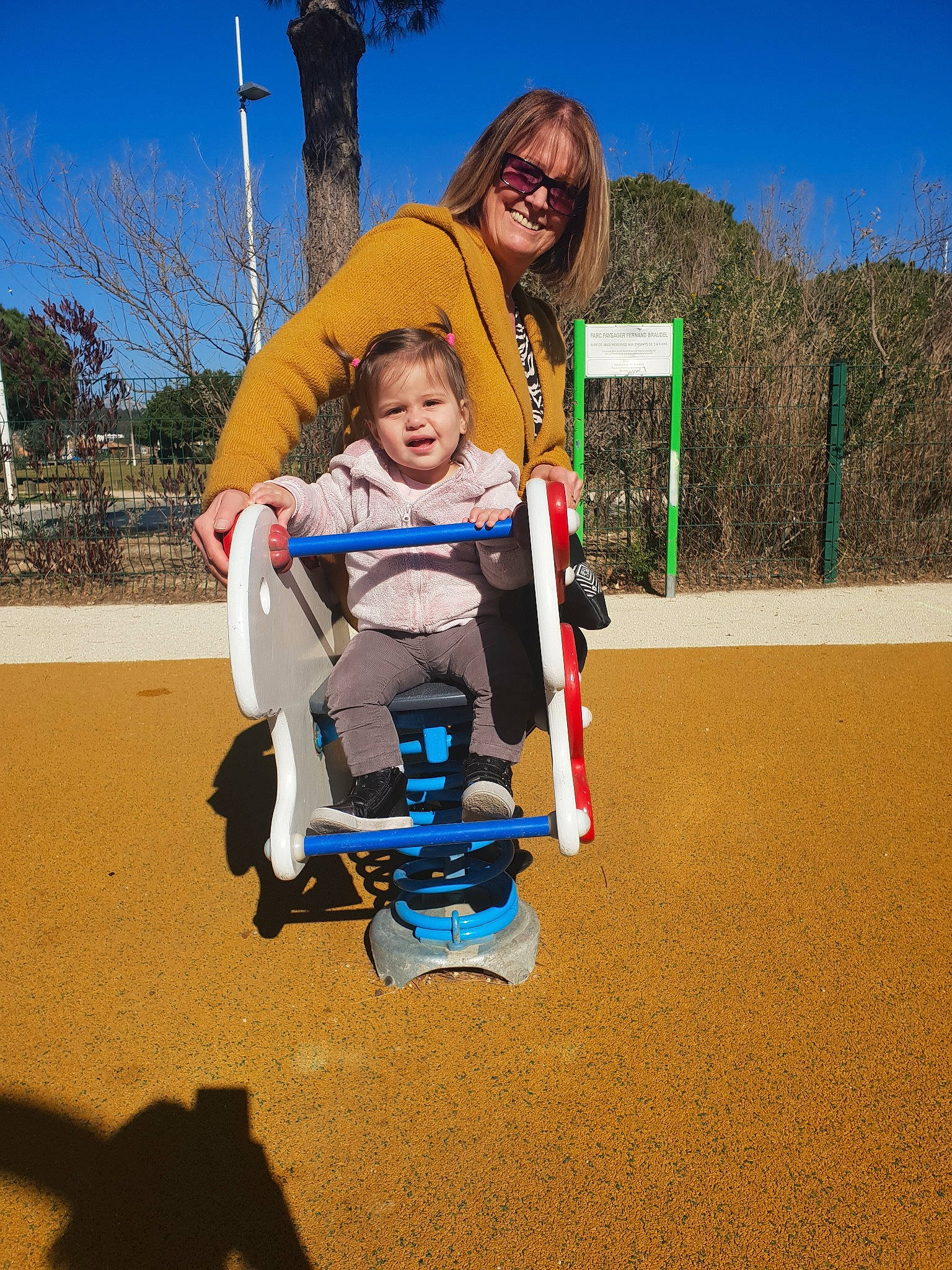 Nalya participe au concours pour gagner de l'argent avec cette photo : baby_carriage, baby_products, fun, joy, outdoor_play_equipment, person, product, swing