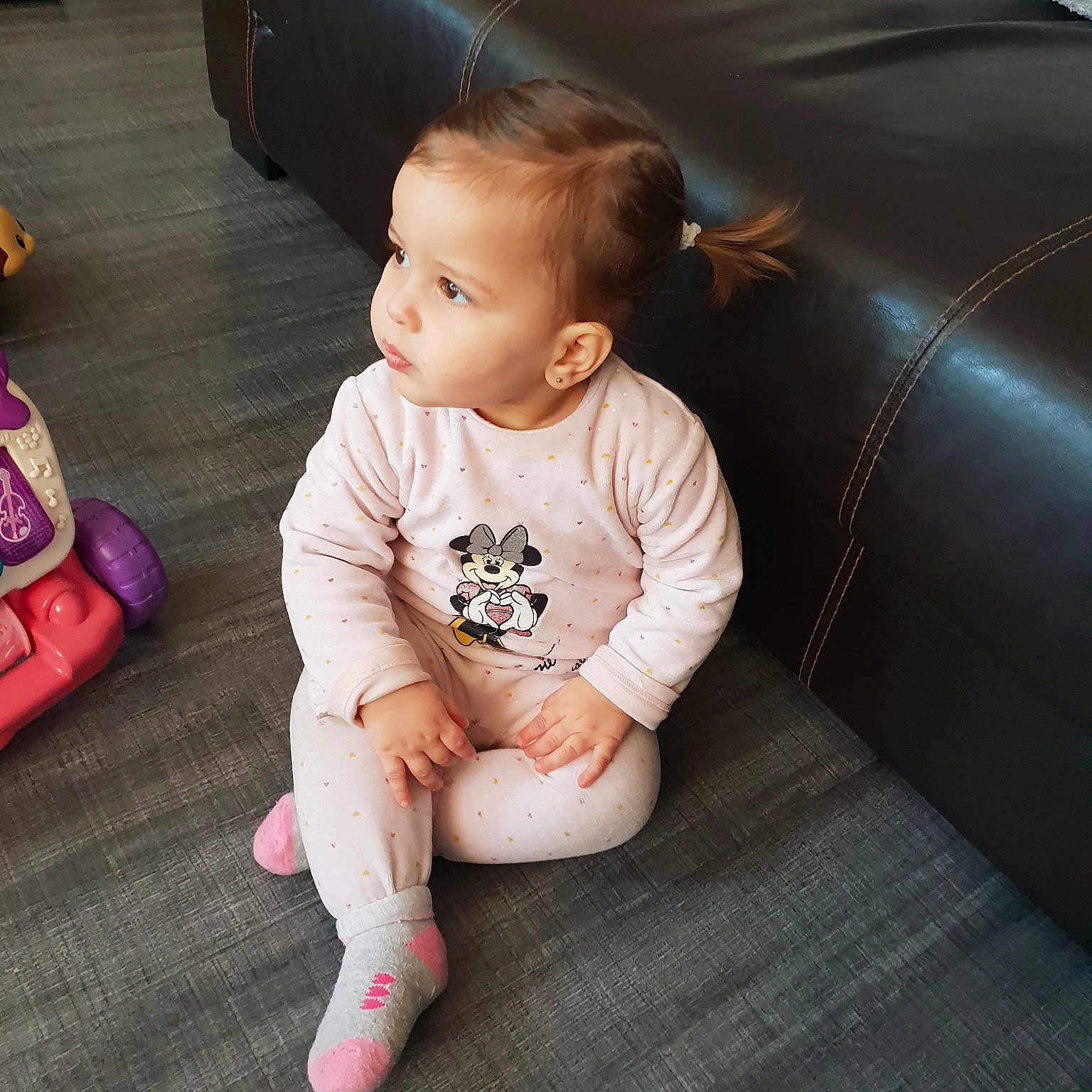 Nalya participe au concours pour gagner de l'argent avec cette photo : baby, cheek, child, floor, flooring, leg, person, pink, play, shoe, sitting, skin, toddler