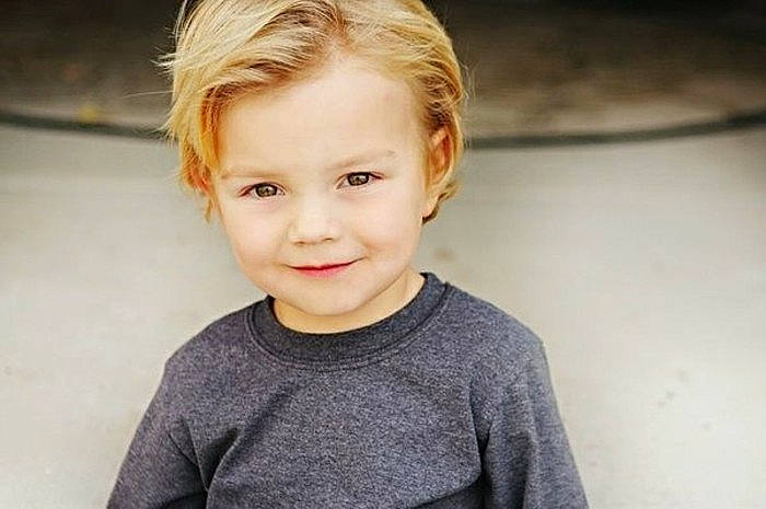 Lucas a rejoint le concours — aidez-le/la à gagner de superbes lots ! blond, cheek, child, child_model, chin, ear, eye, face, facial_expression, forehead, hair, hairstyle, joy, nose, person, photography, portrait, skin, smile, standing