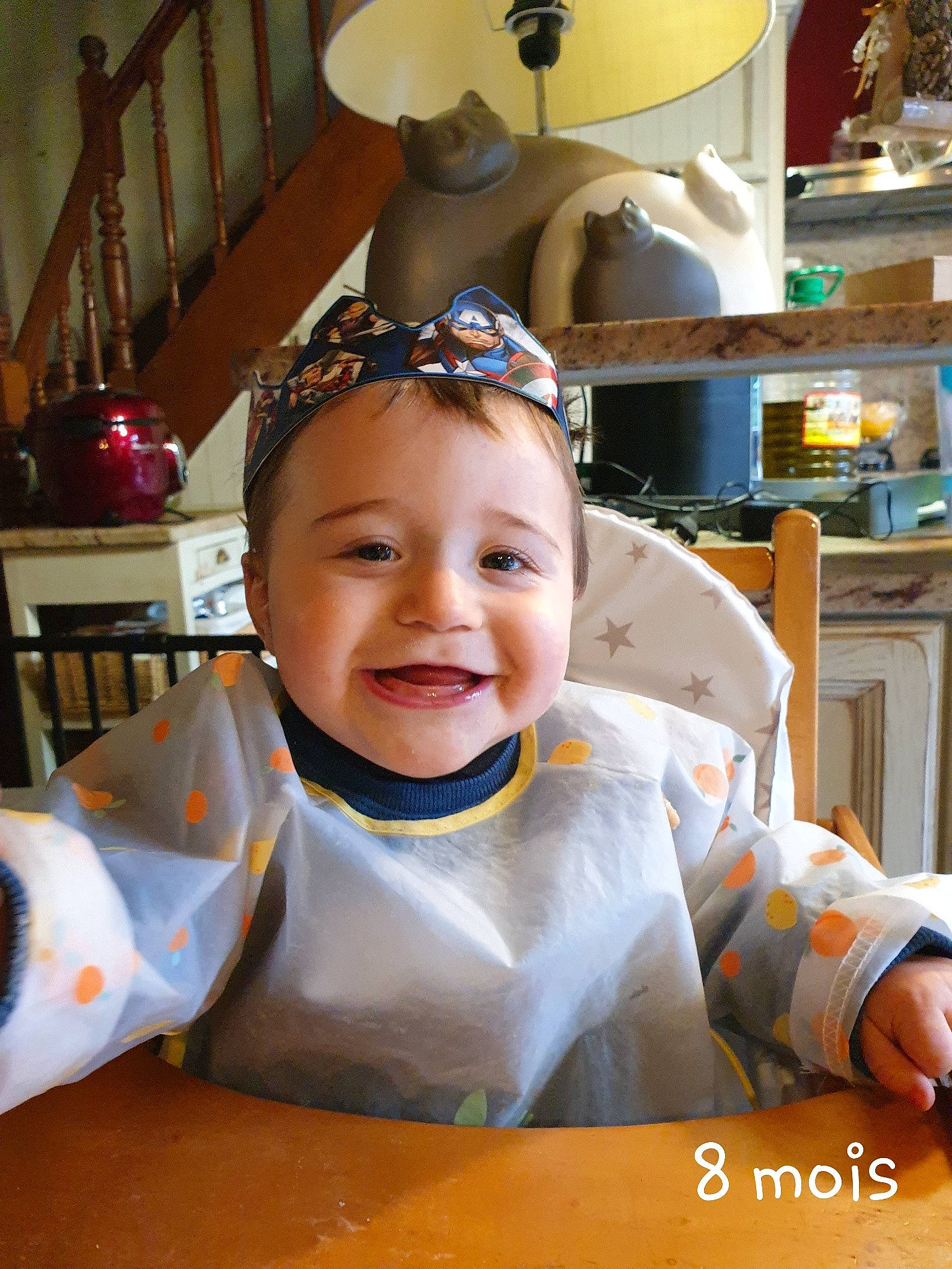 Enzo participe au concours pour gagner de l'argent avec cette photo : baby, baby_toddler_clothing, chair, child, costume, ear, event, eyebrow, eyewear, fashion_accessory, fun, happy, headgear, joy, orange, person, personal_protective_equipment, room, smile, toddler