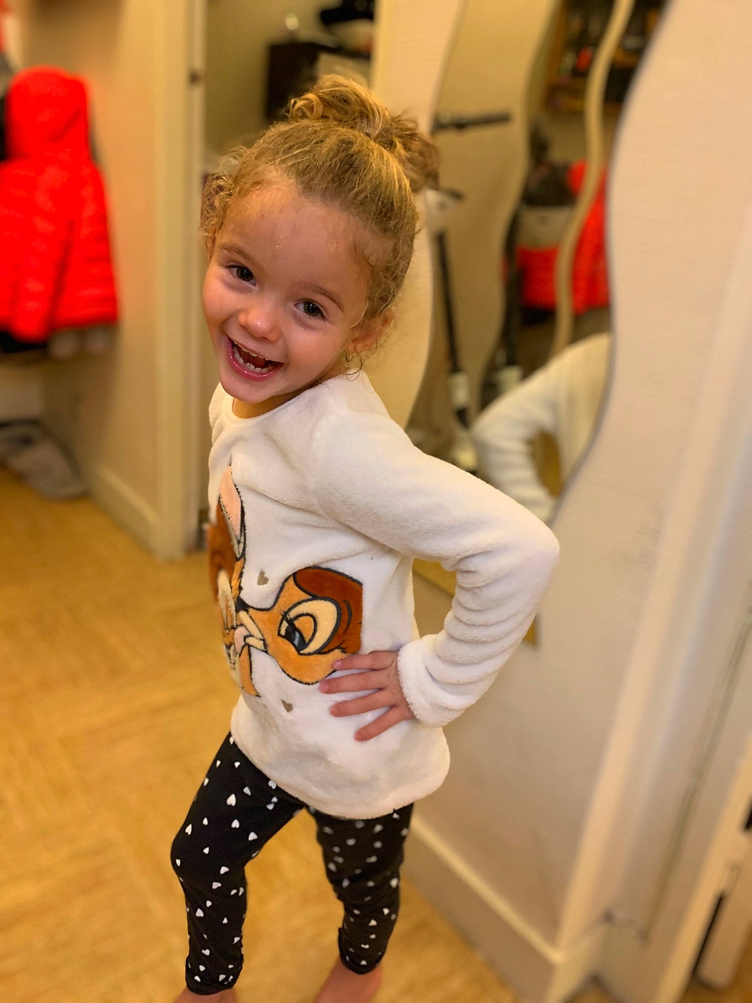 Selenia a rejoint le concours — aidez-le/la à gagner de superbes lots ! baby, baby_toddler_clothing, child, joy, outerwear, pajamas, person, shoe, skin, sleeve, smile, sportswear, t_shirt, toddler, trousers