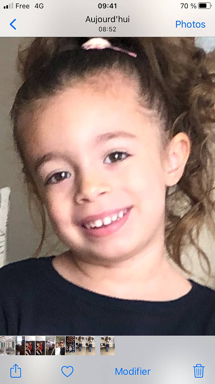 Lola a rejoint le concours — aidez-le/la à gagner de superbes lots ! black_hair, cheek, chin, cool, ear, eyebrow, eyelash, flash_photography, forehead, happy, iris, jaw, joy, lip, material_property, neck, nose, person, photograph, skin