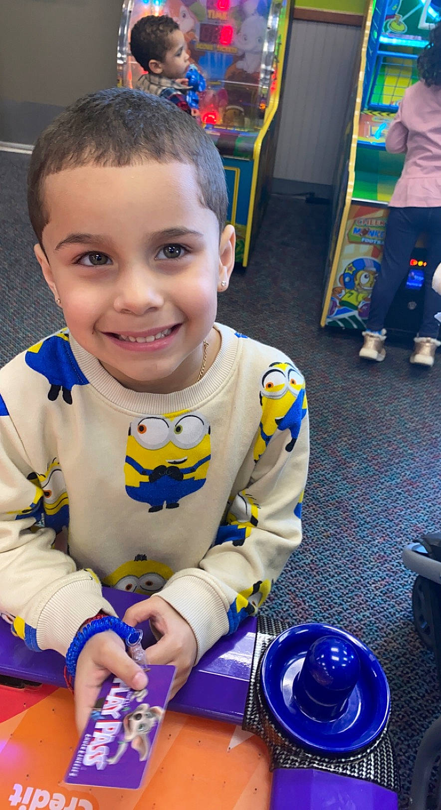 Daniel is registered to the contest to win money with this photo: baby, baby_toddler_clothing, blue, chair, child, electric_blue, event, flooring, fun, happy, iris, joy, kindergarten, person, play, recreation, room, sitting, smile, t_shirt