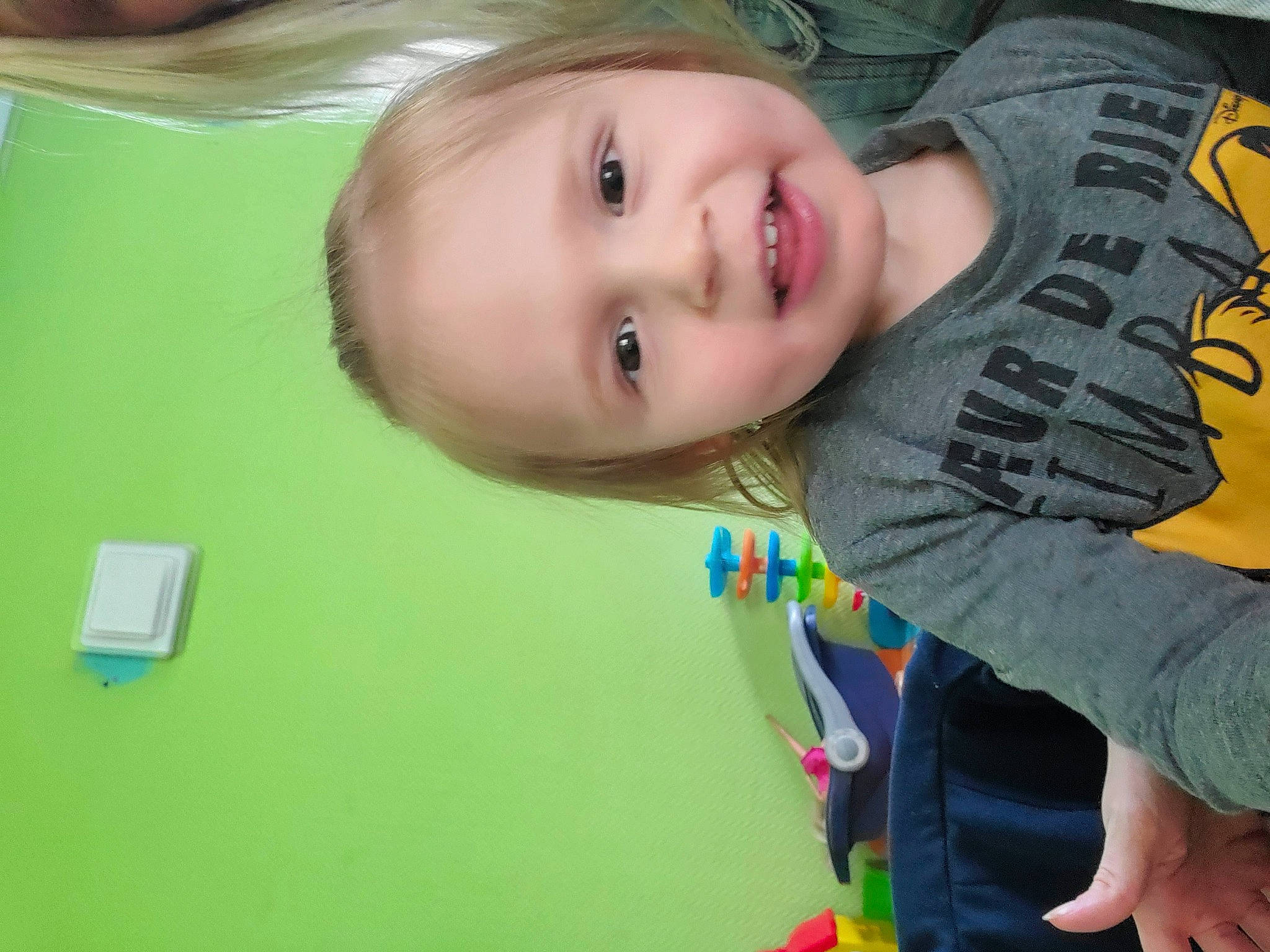 Nahël participe au concours pour gagner de l'argent avec cette photo : baby, baby_products, cheek, child, eye, face, finger, flash_photography, fun, grass, happy, iris, joy, leisure, mouth, nose, person, skin, sleeve, smile