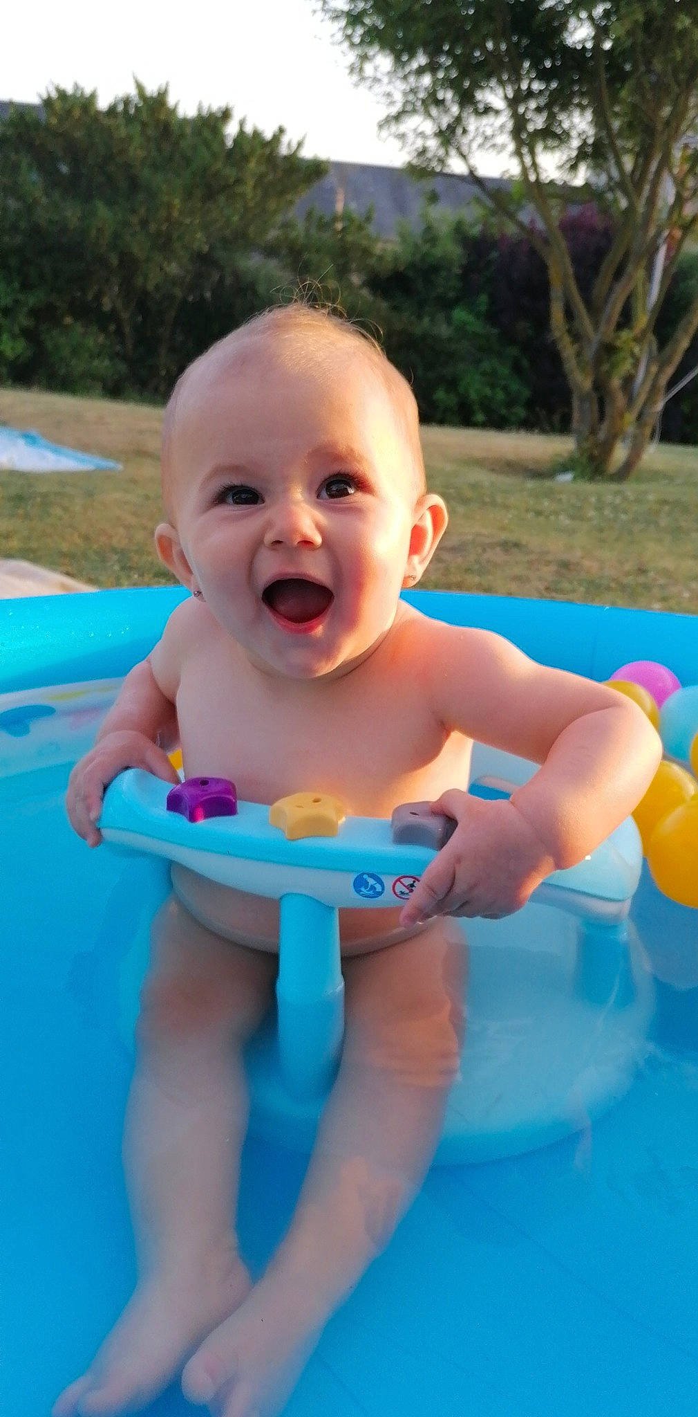Lysa a rejoint le concours — aidez-le/la à gagner de superbes lots ! baby, baby_float, baby_products, bathing, child, fun, games, inflatable, leisure, person, play, product, recreation, skin, smile, summer, swimming_pool, toddler, toy, vacation