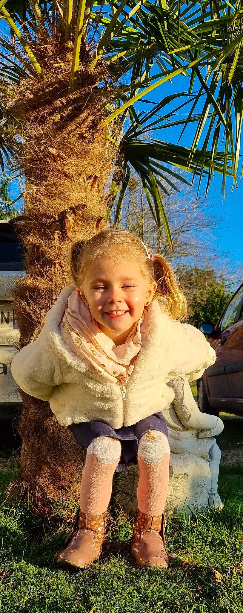 Lysa a rejoint le concours — aidez-le/la à gagner de superbes lots ! arecales, beauty, eye, fun, grass, hairstyle, happy, joy, leaf, leisure, light, people_in_nature, person, photograph, plant, sky, smile, summer, sunlight, toddler