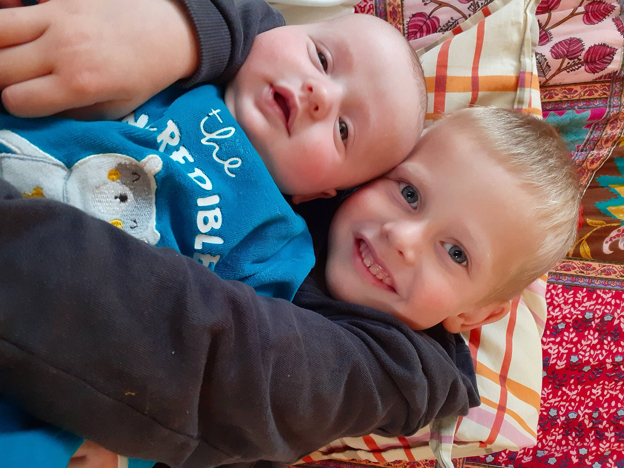 Timéo a rejoint le concours — aidez-le/la à gagner de superbes lots ! baby, baby_toddler_clothing, cheek, child, eye, face, facial_expression, finger, gesture, grass, happy, head, iris, joy, mouth, nose, people_in_nature, person, photograph, skin