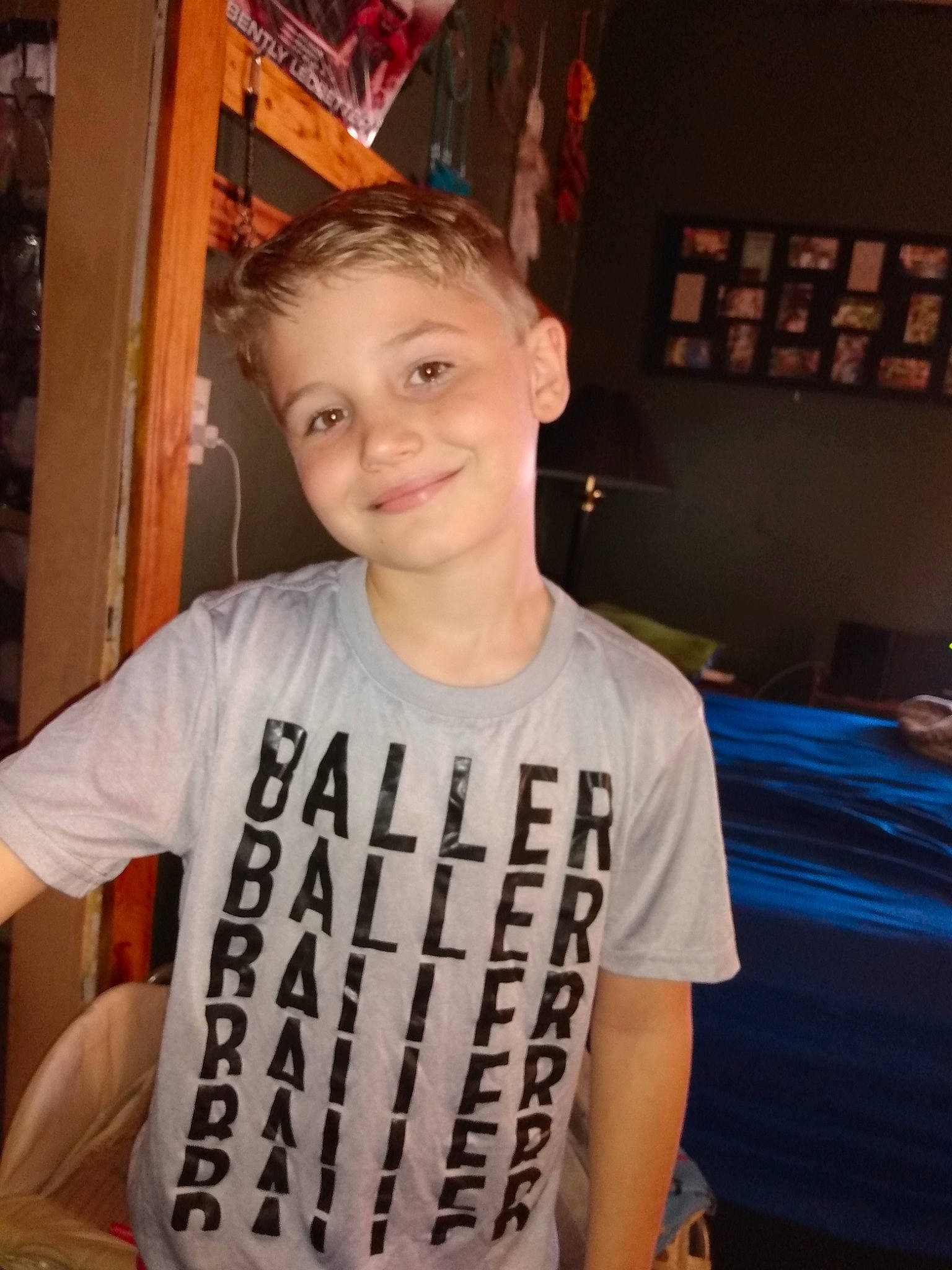 Bently is registered to the contest to win money with this photo: active_shirt, cool, joy, person, picture_frame, shoulder, top