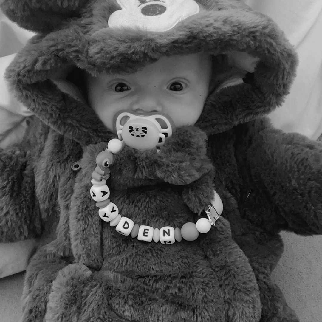 Ayden participe au concours pour gagner de l'argent avec cette photo : baby, costume, fuzzy, pacifier, child, hood, plush, cute, indoor, portrait, face, eyes, warm_clothing, toy, infant, baby_accessory, smiling, animal_ears, closeup, monochrome