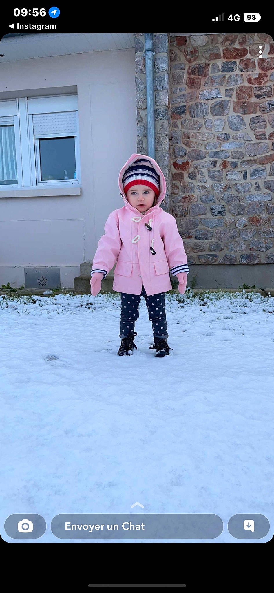 Azélya participe au concours pour gagner de l'argent avec cette photo : child, freezing, fun, headgear, headwear, house, jacket, leisure, magenta, pattern, person, pink, plant, playing_in_the_snow, recreation, sleeve, smile, snow, toddler, tree