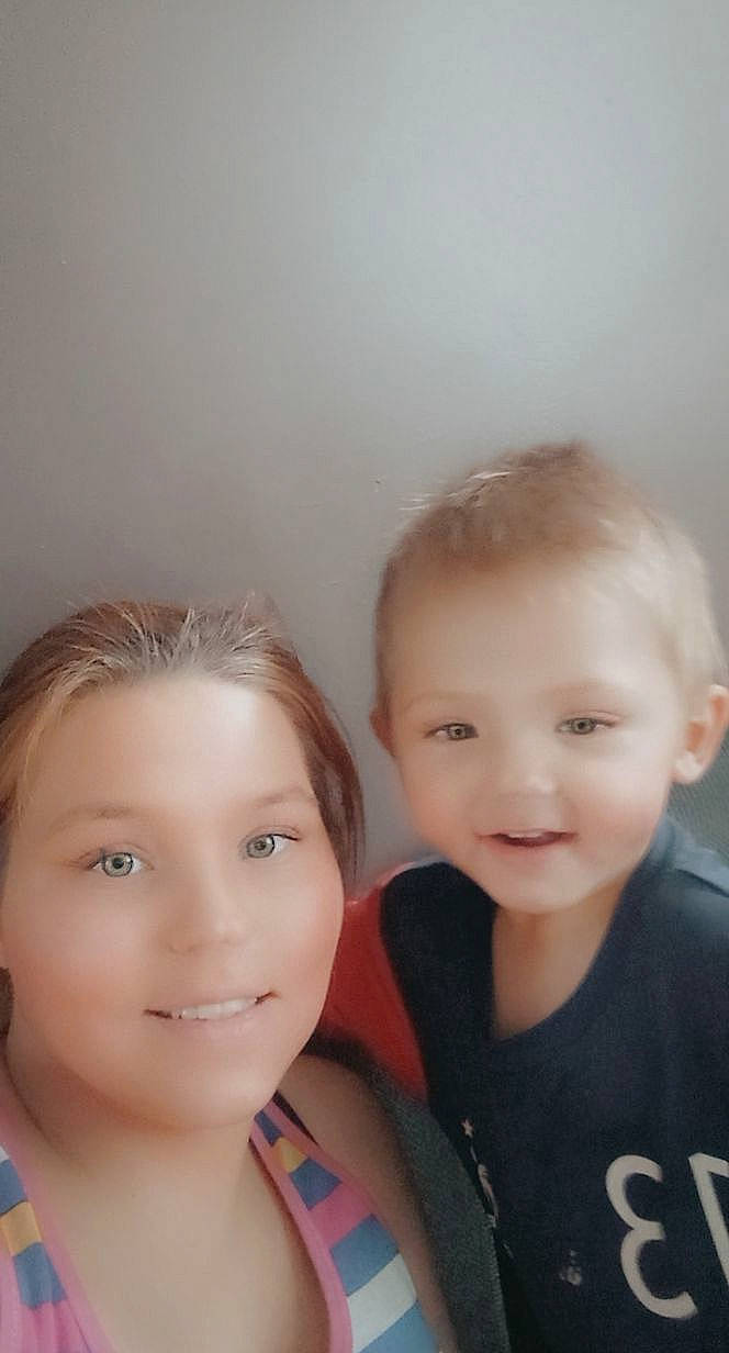 Timeo a rejoint le concours — aidez-le/la à gagner de superbes lots ! blond, brown_hair, cheek, eyebrow, eyelash, flash_photography, forehead, friendship, fun, gesture, happy, iris, joy, lip, neck, nose, person, selfie, shoulder, skin