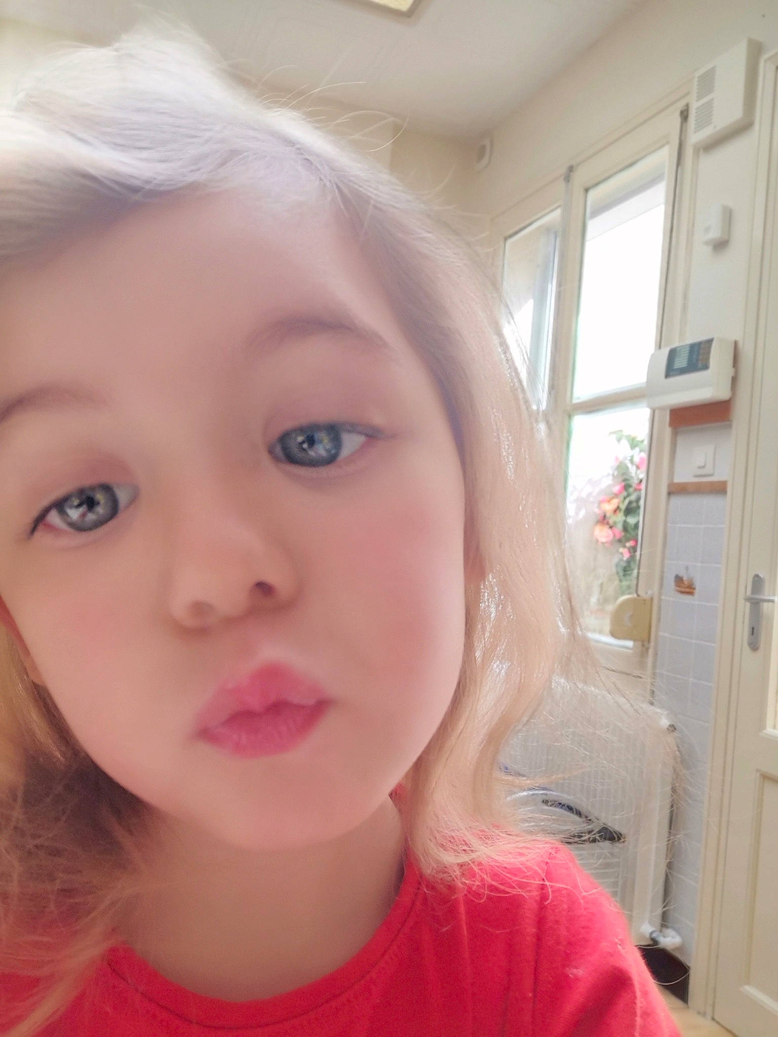 Anais participe au concours pour gagner de l'argent avec cette photo : cheek, door, ear, eye, eyebrow, eyelash, face, forehead, hair, happy, iris, jaw, lip, mouth, neck, nose, person, pink, skin, smile