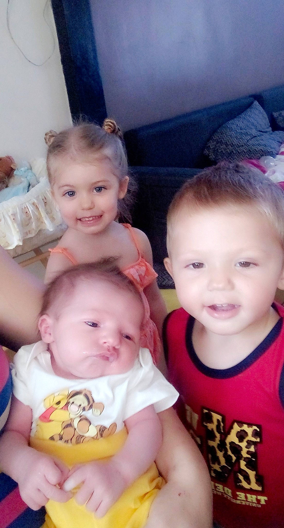 Anais a rejoint le concours — aidez-le/la à gagner de superbes lots ! arm, blue, cheek, chin, eye, eyebrow, face, hair, happy, head, human, joy, lip, mouth, nose, organ, person, photograph, product, skin