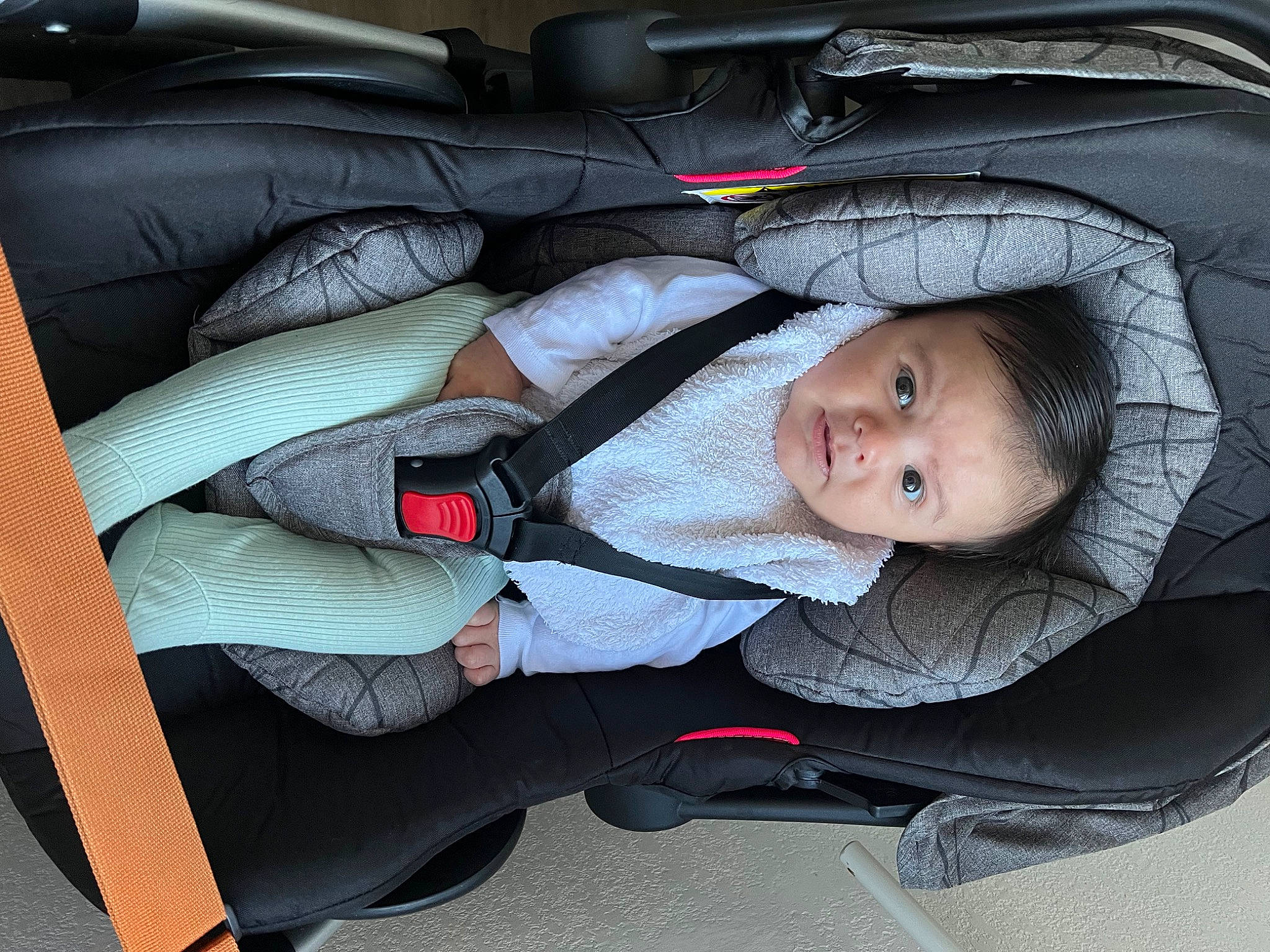 Yazid participe au concours pour gagner de l'argent avec cette photo : auto_part, automotive_design, baby, baby_carriage, baby_products, baby_toddler_clothing, car_seat, car_seat_cover, carmine, child, comfort, family_car, head_restraint, lap, luxury_vehicle, motor_vehicle, person, product, sitting, toddler