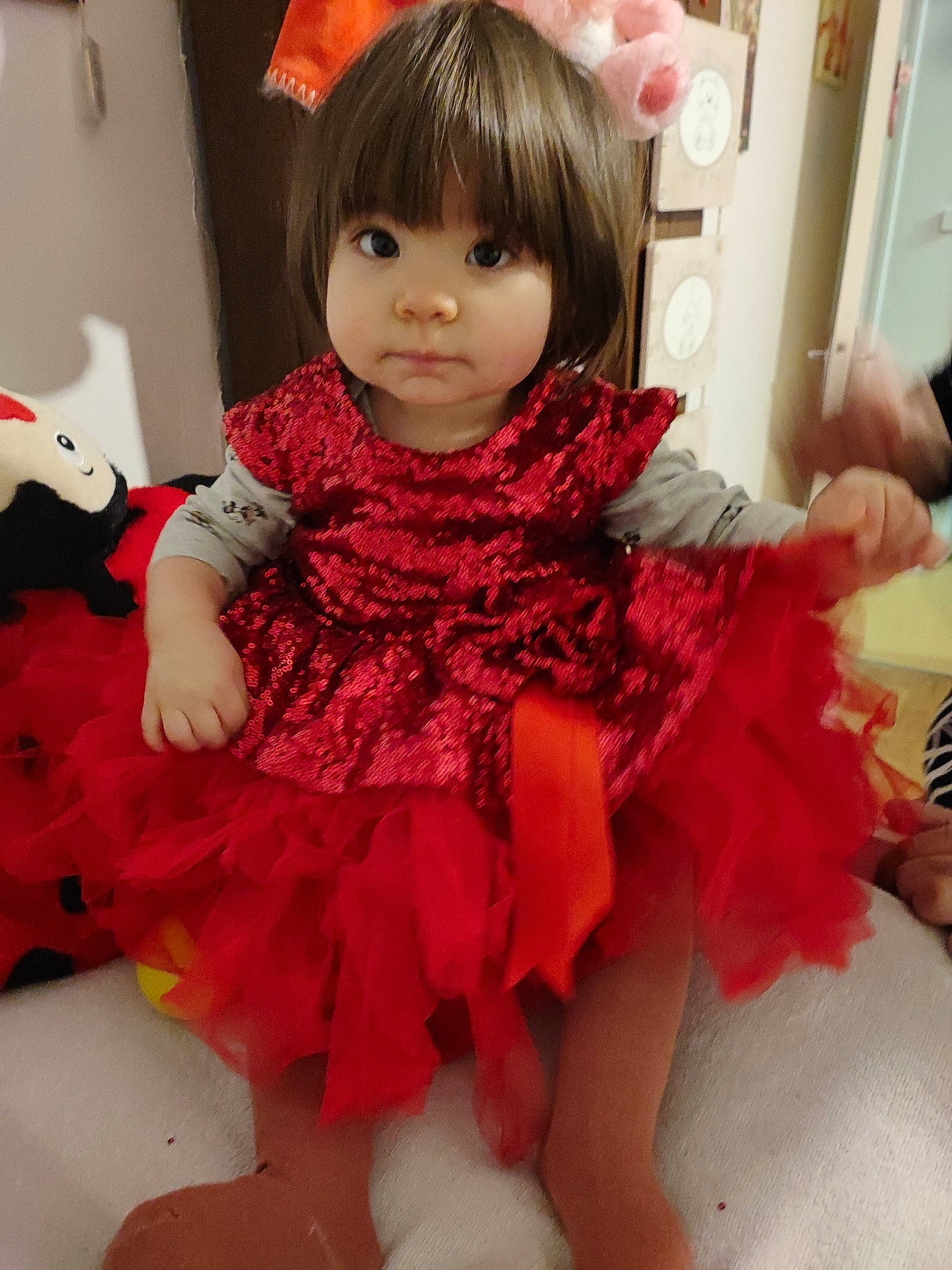 Keysha a rejoint le concours — aidez-le/la à gagner de superbes lots ! arm, baby_toddler_clothing, bangs, cheek, child, dress, embellishment, eyelash, face, happy, hime_cut, long_hair, magenta, neck, peach, pink, skin, sleeve, toddler, white