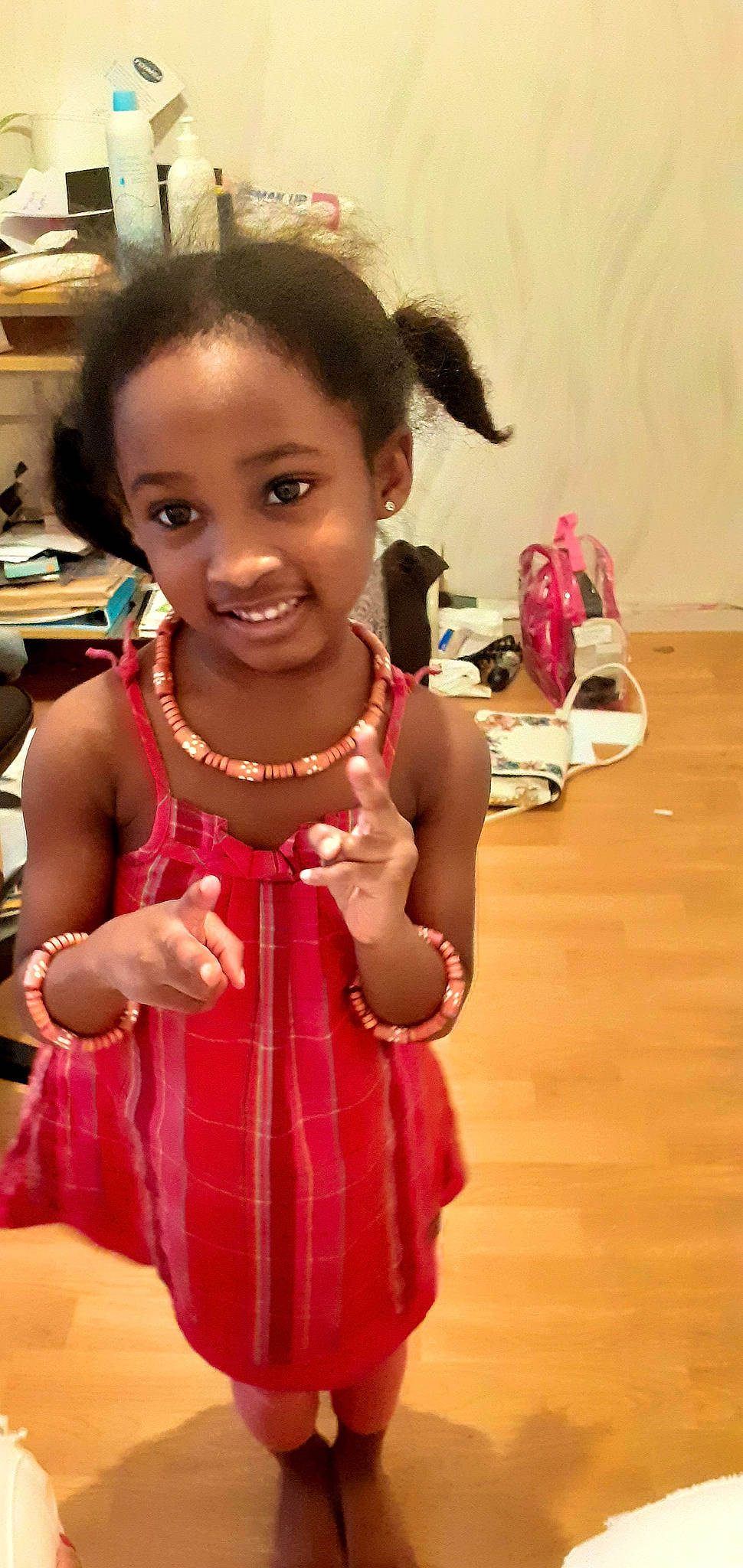 Beatrice a rejoint le concours — aidez-le/la à gagner de superbes lots ! arm, baby_toddler_clothing, cheek, design, dress, eye, eyelash, fun, hairstyle, hand, happy, joy, lip, magenta, neck, person, pink, room, skin, smile