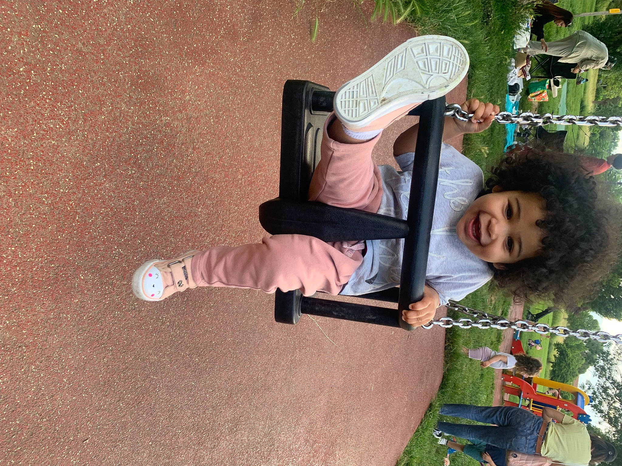 Abygaelle a rejoint le concours — aidez-le/la à gagner de superbes lots ! child, fun, grass, happy, joy, leisure, outdoor_shoe, person, plant, recreation, shoe, sitting, smile, tree, vacation, walking_shoe