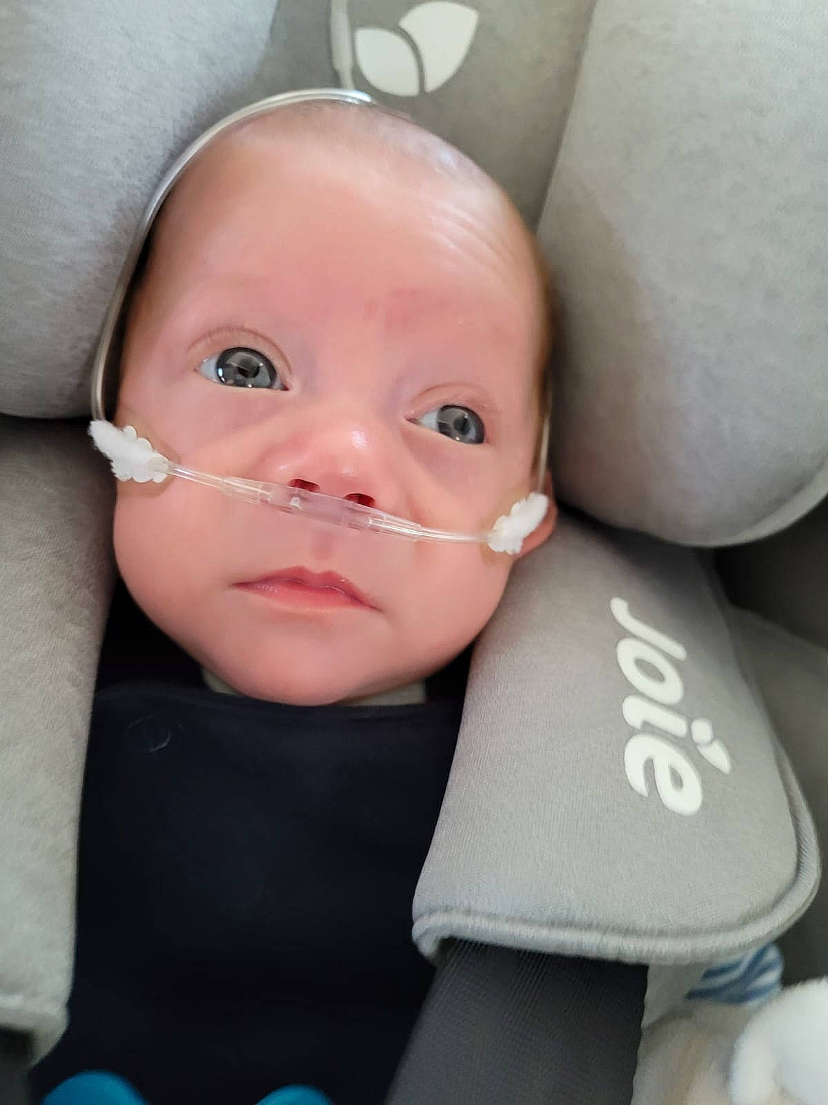 Matyss a rejoint le concours — aidez-le/la à gagner de superbes lots ! baby, baby_toddler_clothing, car_seat, carmine, cheek, child, comfort, ear, eyebrow, eyelash, linens, nail, nose, person, plastic, product, room, sitting, skin, thumb