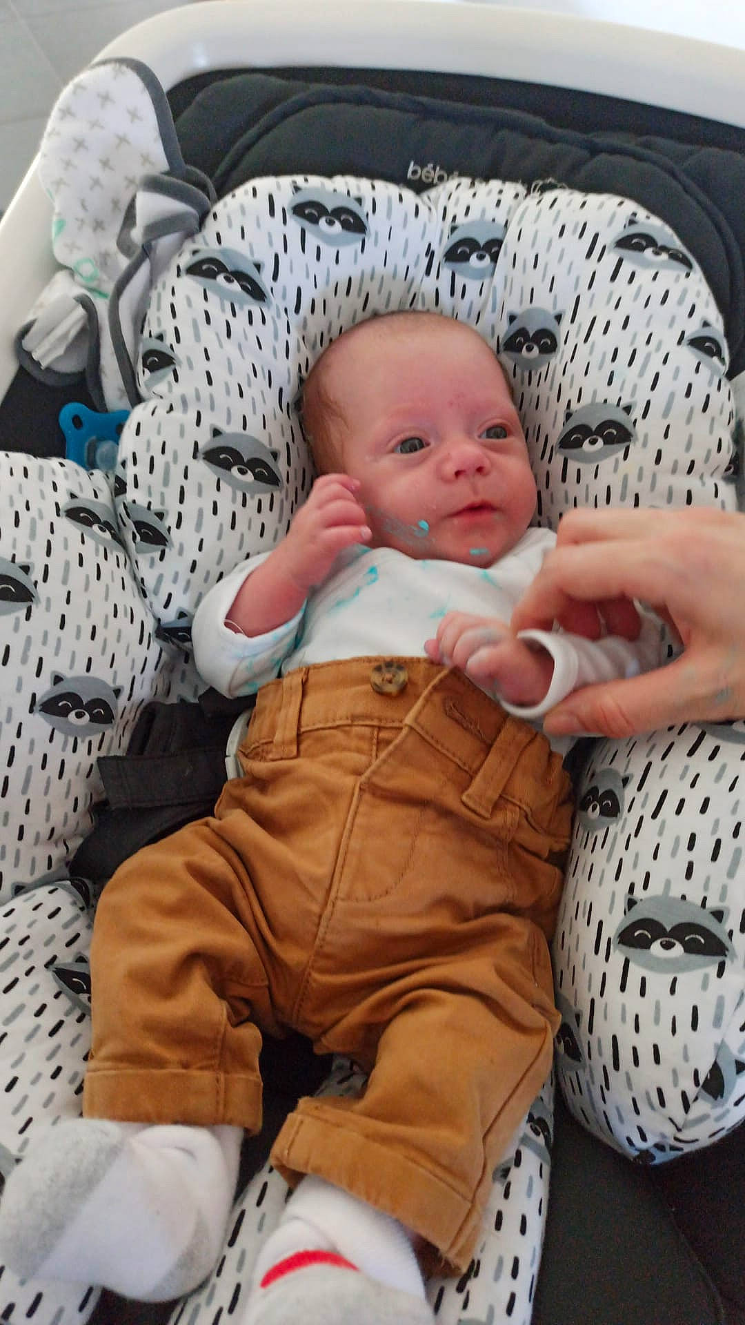 Matyss a rejoint le concours — aidez-le/la à gagner de superbes lots ! baby, baby_products, baby_sleeping, baby_toddler_clothing, bedtime, cheek, child, comfort, lap, linens, mouth, nap, pattern, people, person, room, sitting, skin, sleep, sleeve