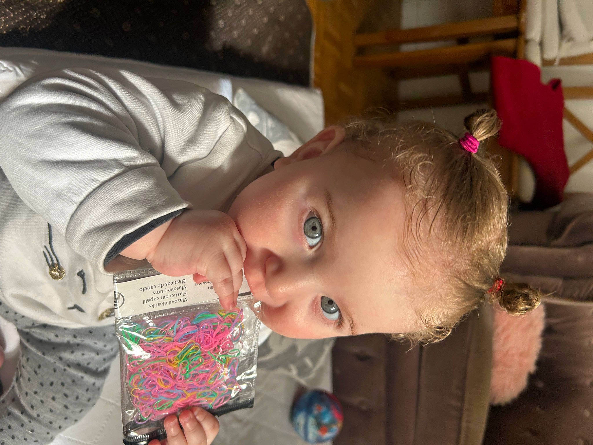 Louna participe au concours pour gagner de l'argent avec cette photo : baby, cheek, child, comfort, ear, flooring, fun, happy, iris, mouth, nose, person, room, sitting, smile, toddler, wood