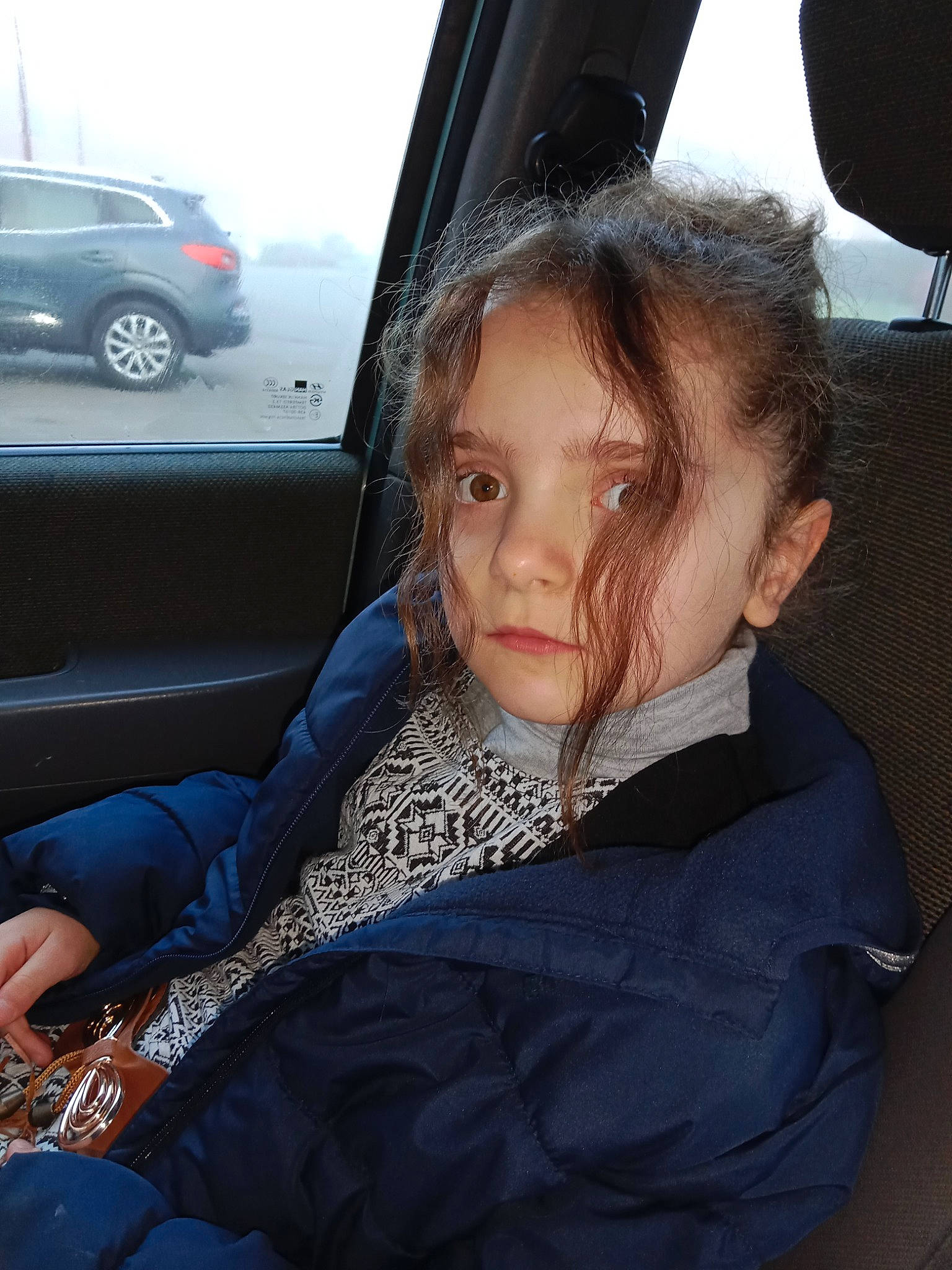 Maely participe au concours pour gagner de l'argent avec cette photo : auto_part, automotive_design, automotive_exterior, beauty, car, car_seat, car_seat_cover, comfort, cool, facial_expression, hairstyle, mode_of_transport, motor_vehicle, person, product, tire, toddler, travel, vehicle_door, wheel