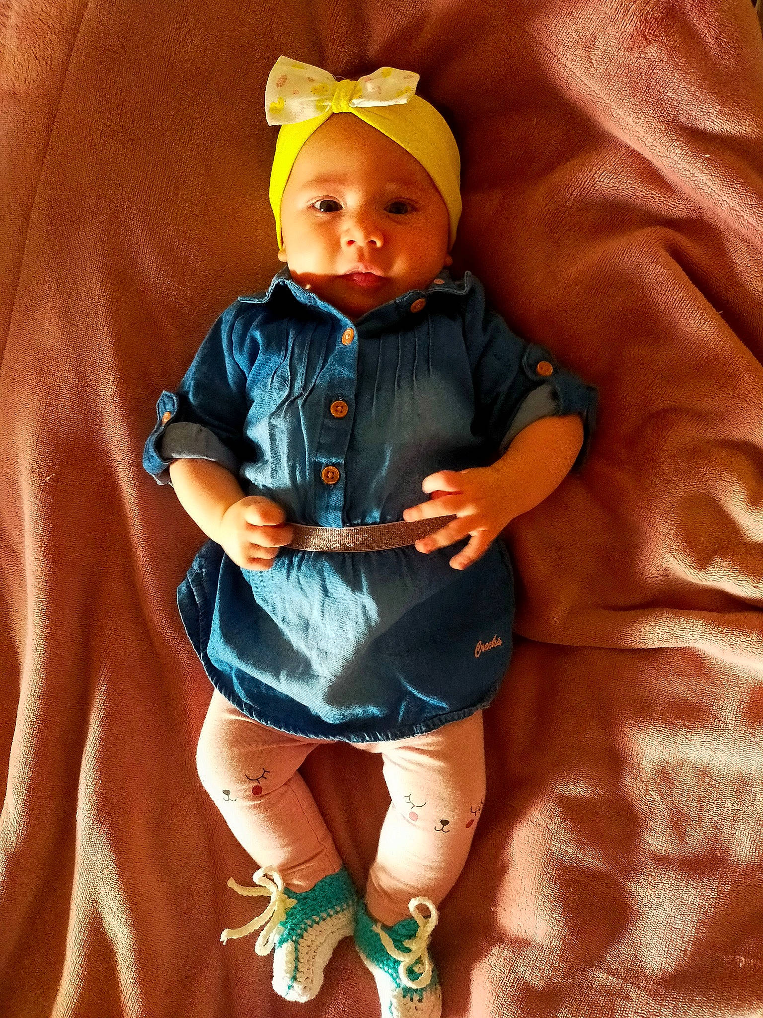 Talya a rejoint le concours — aidez-le/la à gagner de superbes lots ! abdomen, arm, baby, baby_toddler_clothing, chest, child, comfort, electric_blue, eye, face, hand, head, headwear, human_leg, orange, person, skin, sleeve, t_shirt, thigh
