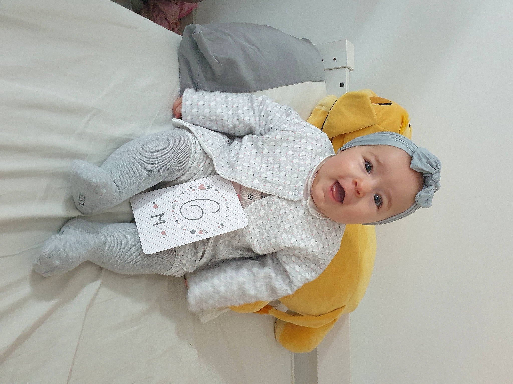 Lyna participe au concours pour gagner de l'argent avec cette photo : baby, baby_products, baby_safety, baby_sleeping, baby_toddler_clothing, bedding, bedtime, child, comfort, couch, hat, headwear, linens, nap, person, room, sitting, sleep, sleeve, smile