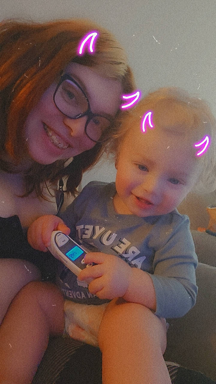 Doran joined the competition — help win amazing prizes! cool, eye, eyewear, face, facial_expression, finger, fun, hair, hairstyle, happy, head, human_body, iris, joy, lip, mouth, organ, person, purple, skin