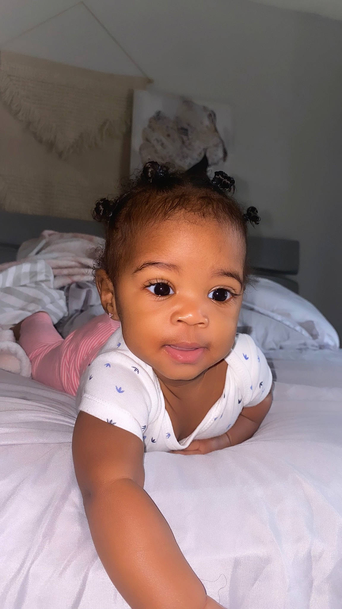 Arlayah is registered to the contest to win money with this photo: arm, cheek, chin, comfort, eye, eyebrow, flash_photography, forehead, hair, hairstyle, happy, head, human_body, lip, mouth, neck, nose, person, skin, smile