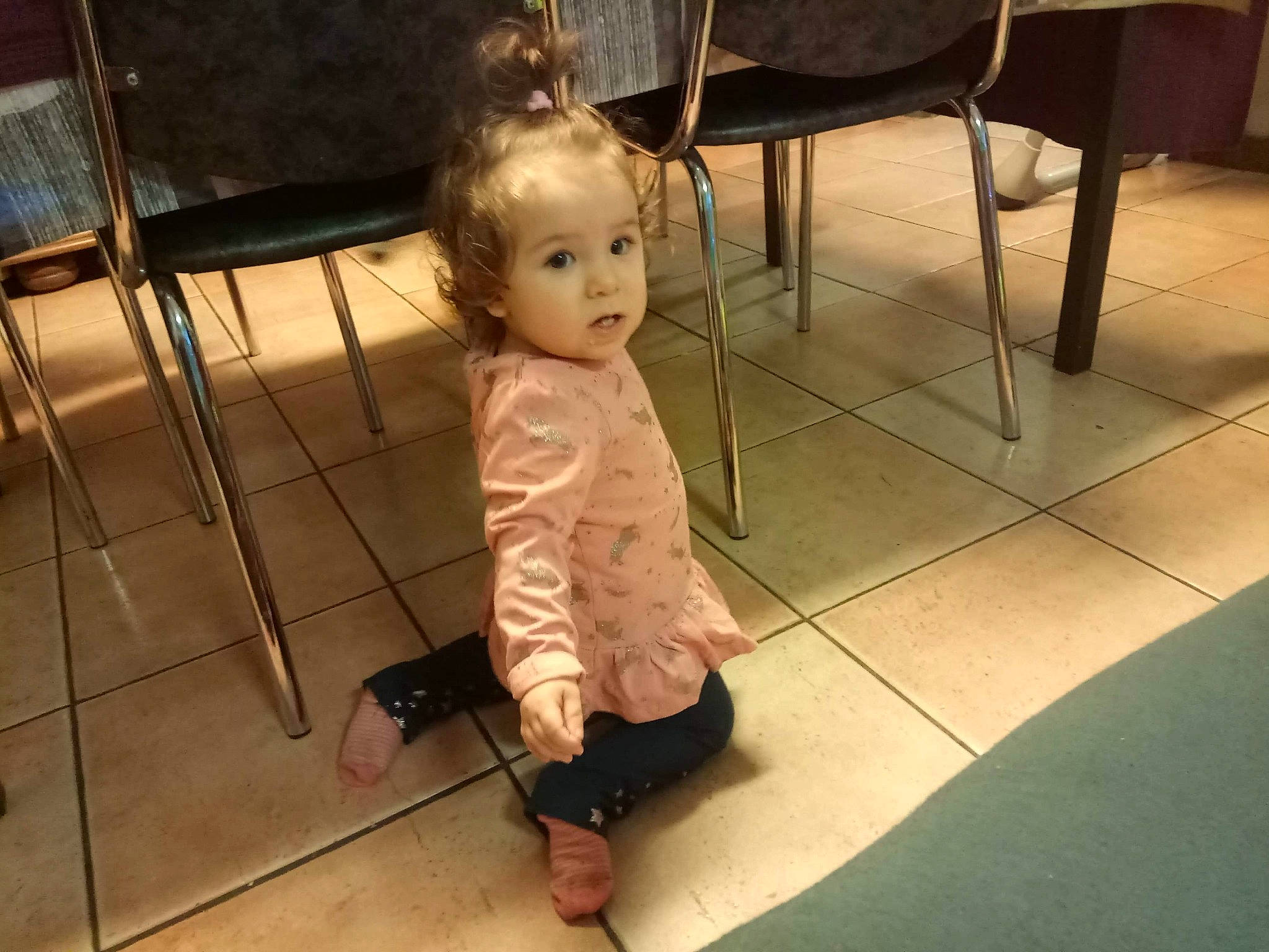 Camilla a rejoint le concours — aidez-le/la à gagner de superbes lots ! child, day, floor, flooring, fun, girl, head, human, infant, mammal, person, play, product, sitting, skin, textile, toddler