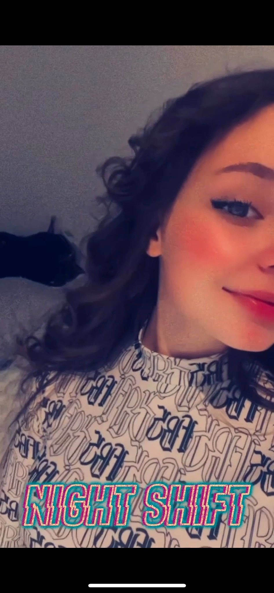 Adriana participe au concours pour gagner de l'argent avec cette photo : black_hair, cool, eyebrow, eyelash, flash_photography, forehead, happy, jaw, joy, layered_hair, lip, long_hair, mouth, neck, nose, person, selfie, skin, sleeve, smile