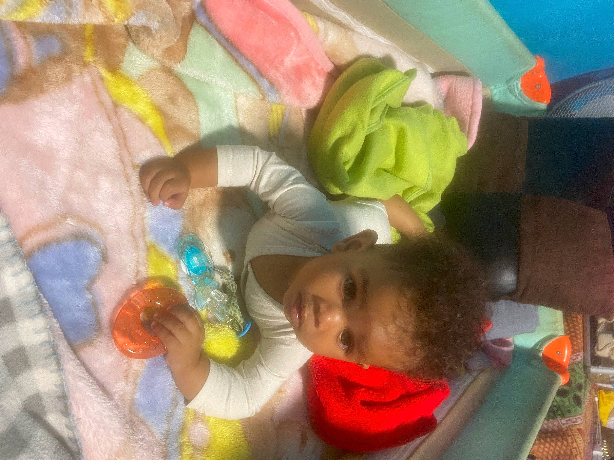 Edamy a rejoint le concours — aidez-le/la à gagner de superbes lots ! art, child, fun, green, leisure, linens, paint, pattern, people, person, plastic, play, recreation, room, snapshot, summer, t_shirt, toddler, vacation, visual_arts